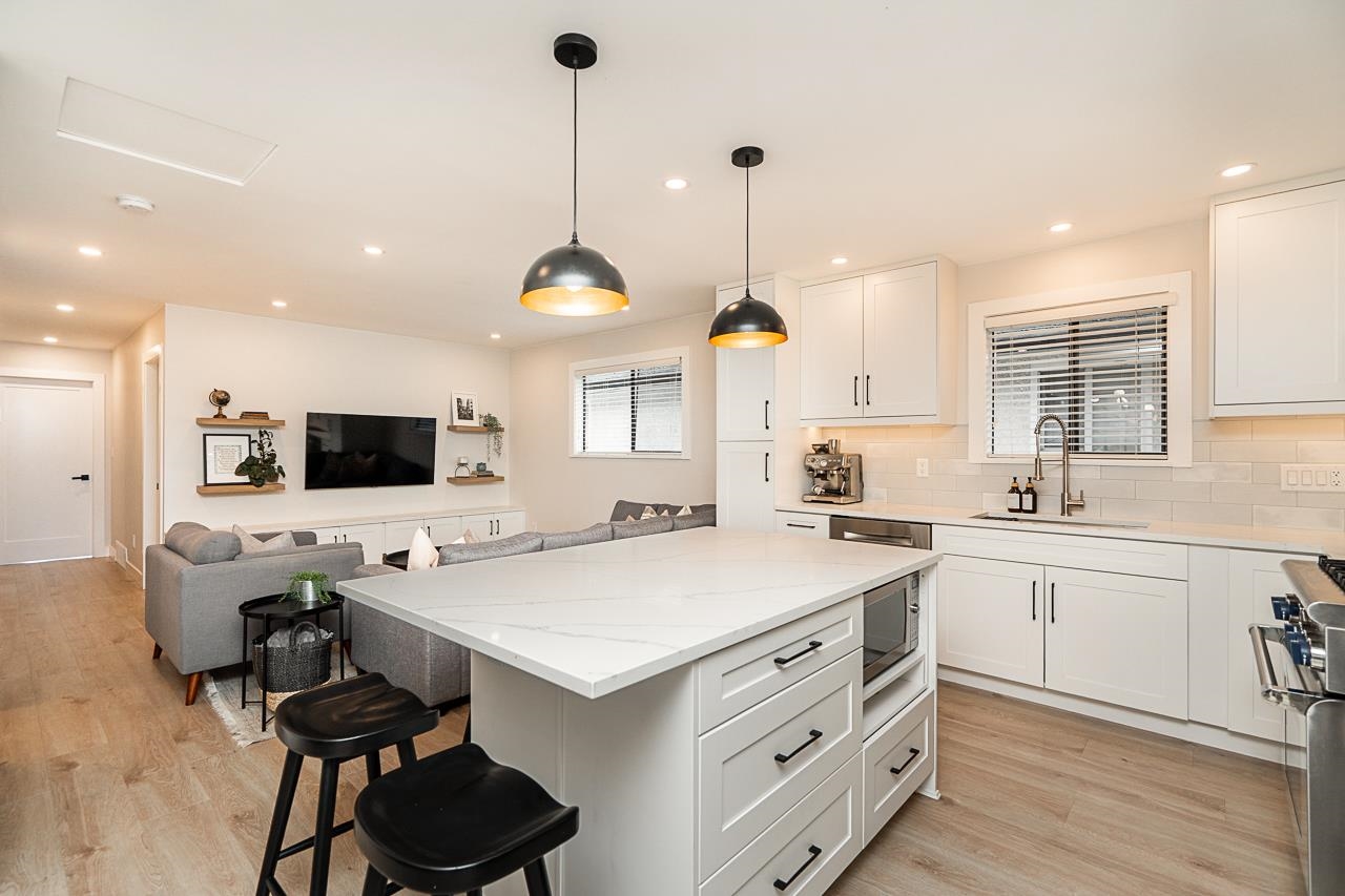 1822 Fraser Avenue, Port Coquitlam, BC V3B 1N1