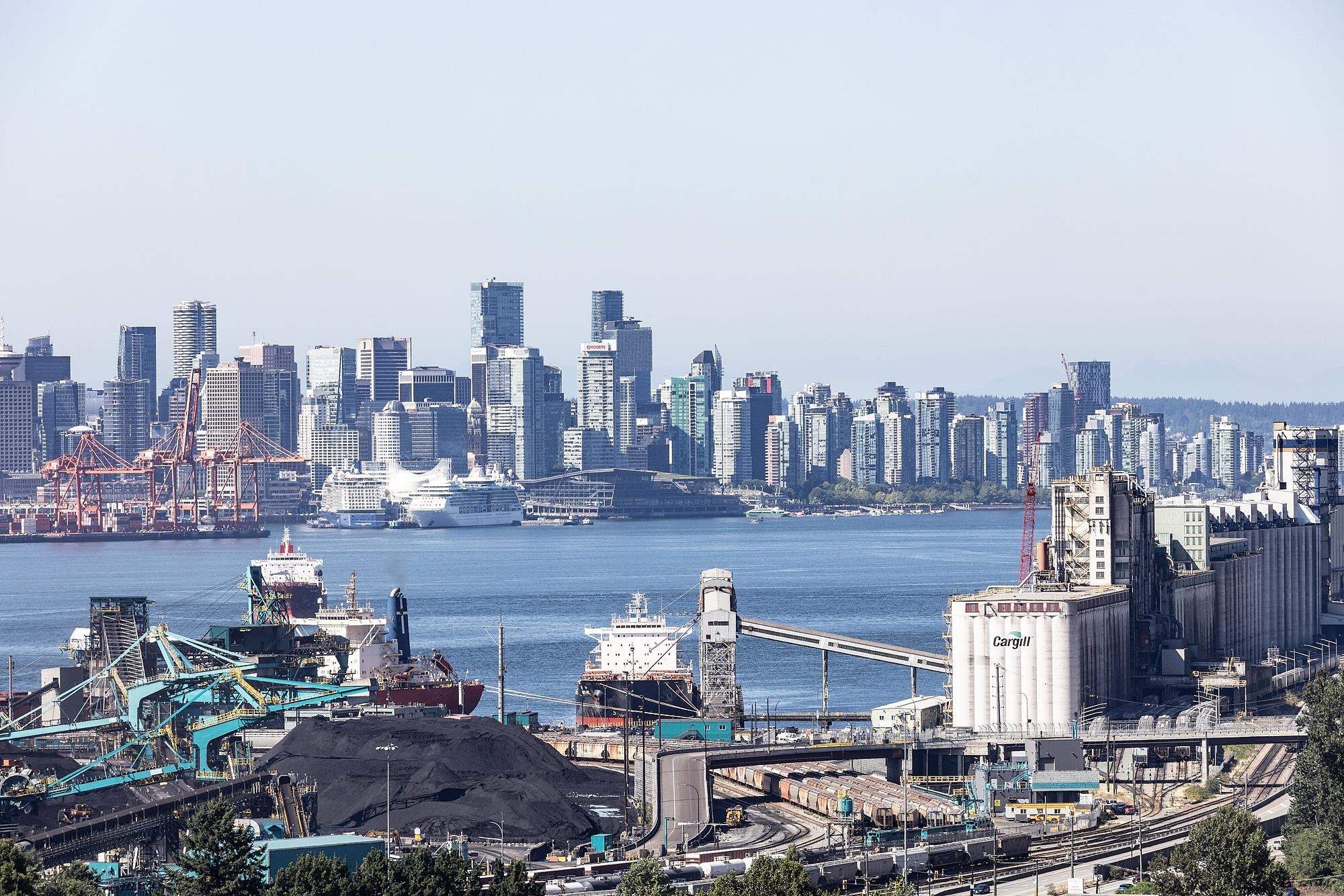 1500 Fern St #2406, North Vancouver, BC V7J 0E6