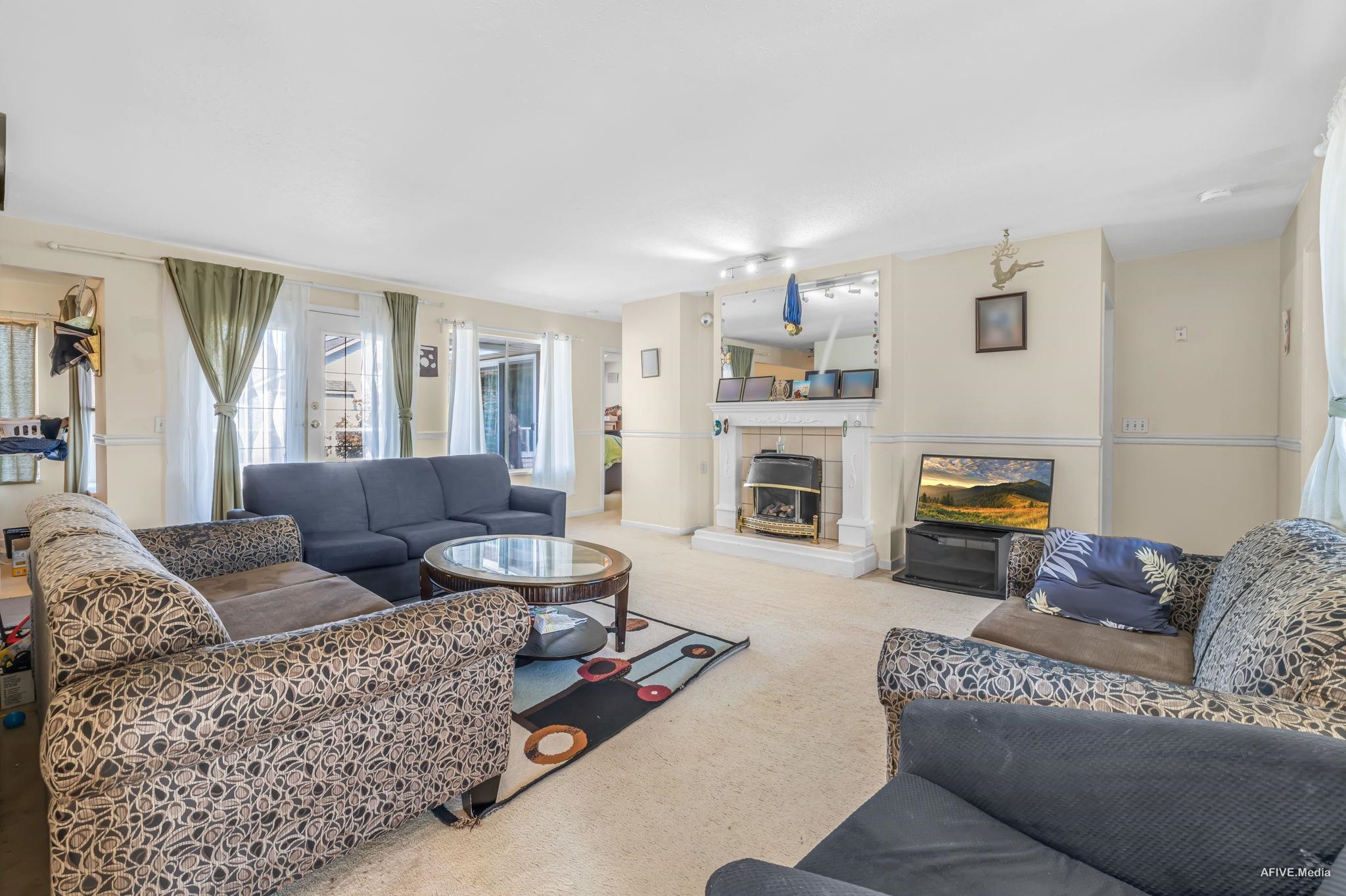 13725 72a Avenue #201, Surrey, BC V3W 0S4