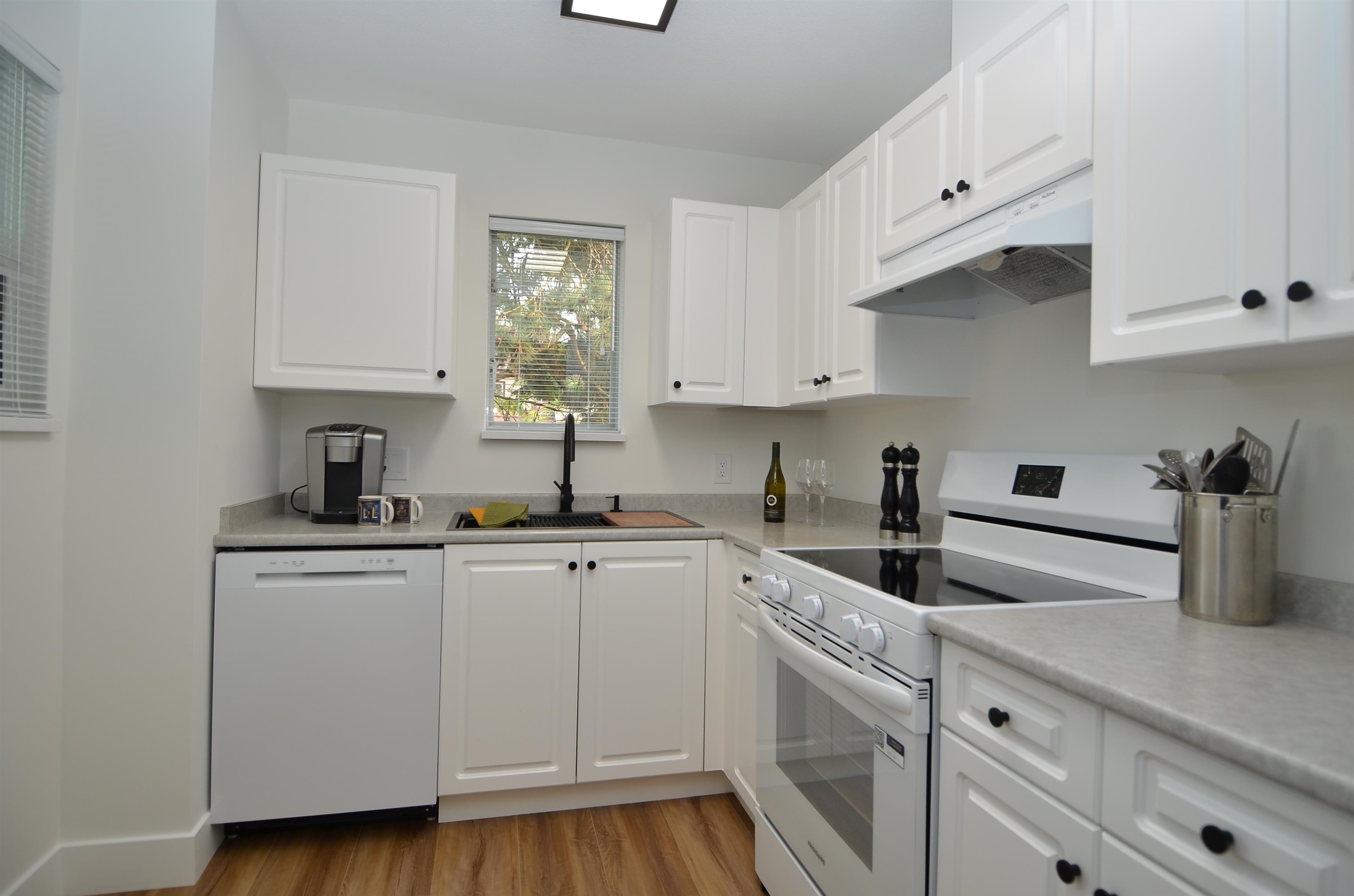 3638 Rae Avenue #404, Vancouver, BC V5R 2P5