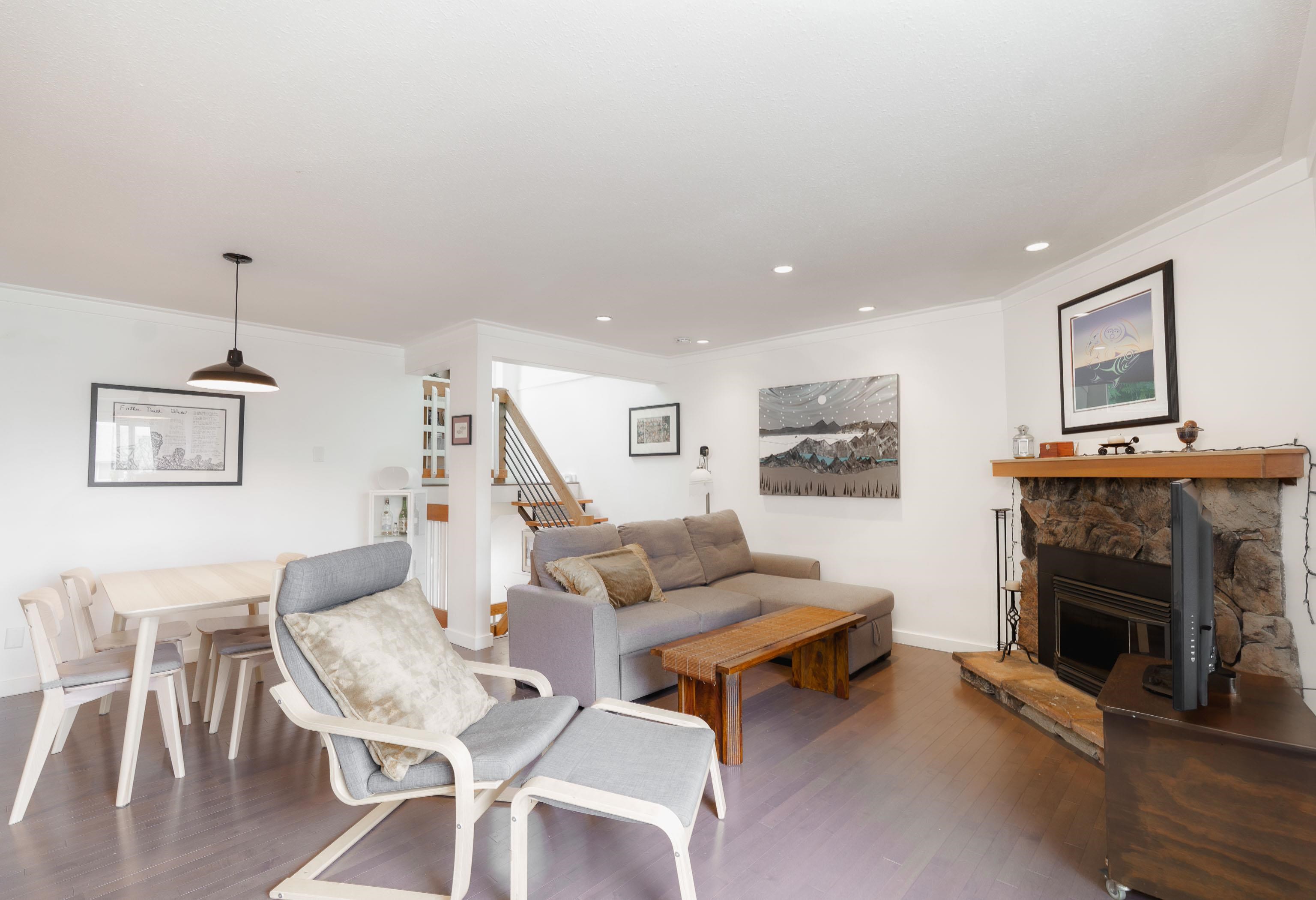 822 Gibsons Way #4, Gibsons, BC V0N 1V7
