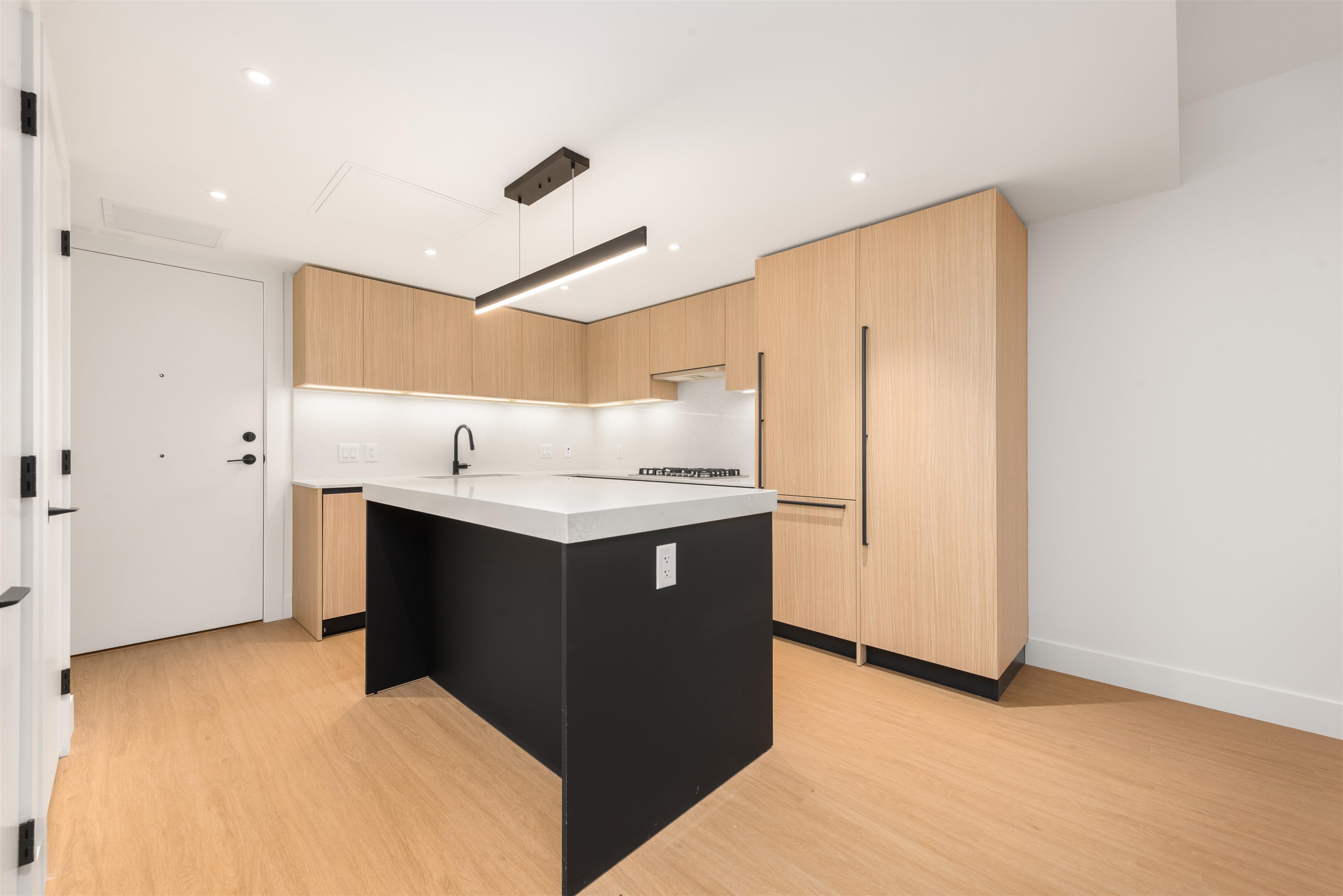 2235 E Broadway #110, Vancouver, BC V5N 0J5