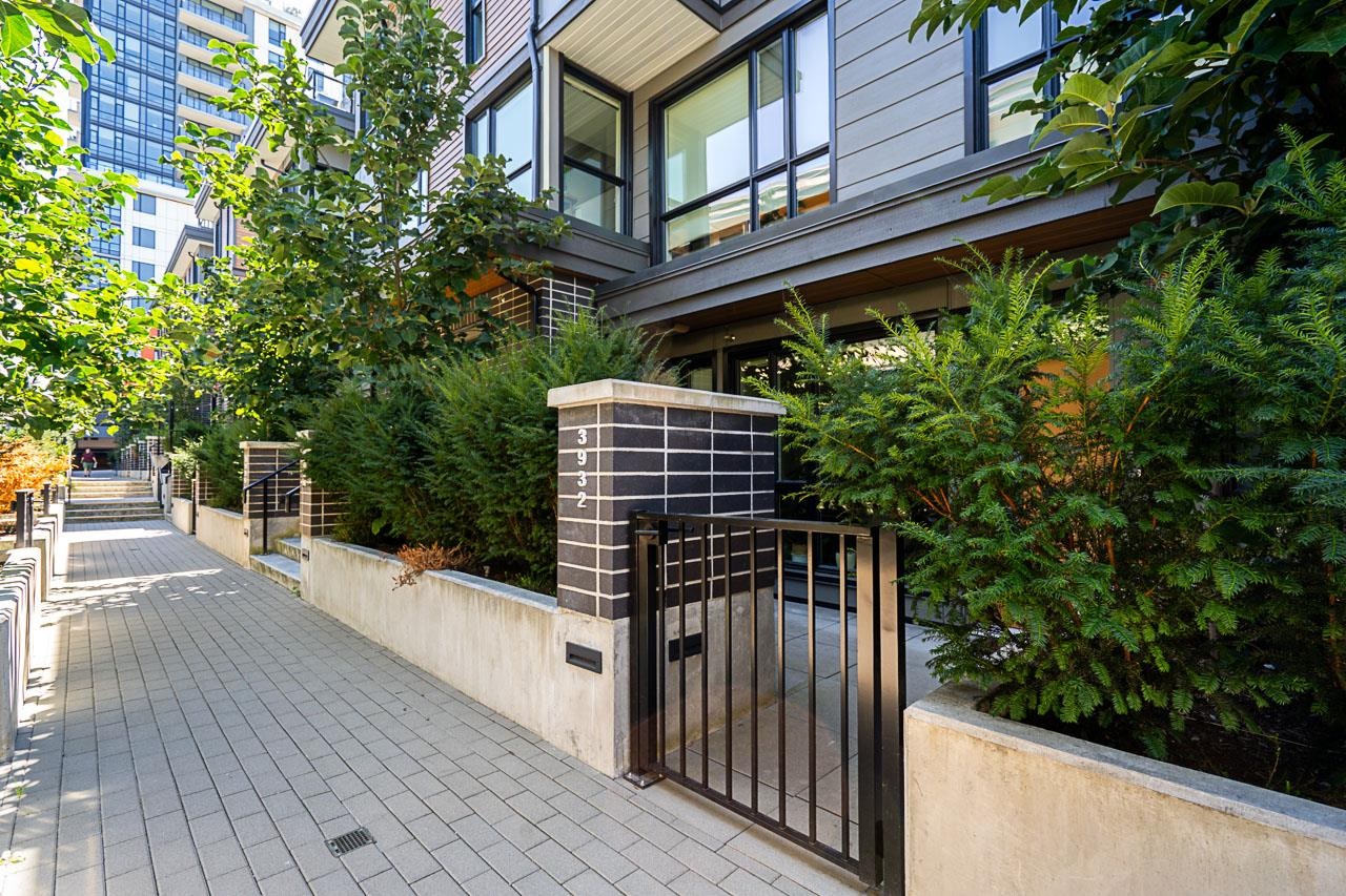 3932 Dumfries Street, Vancouver, BC V5N 5R3