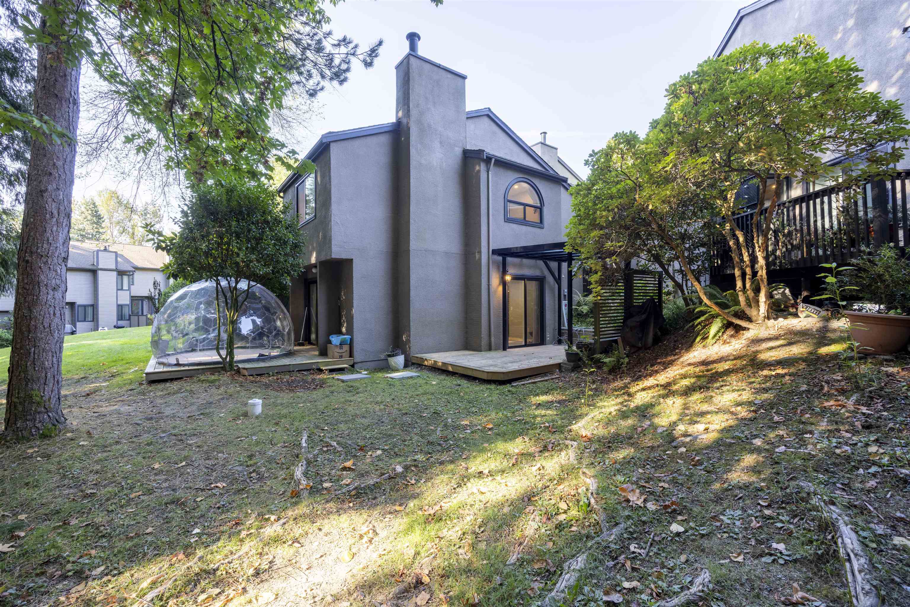 8575 Woodridge Place, Burnaby, BC V5A 4B3