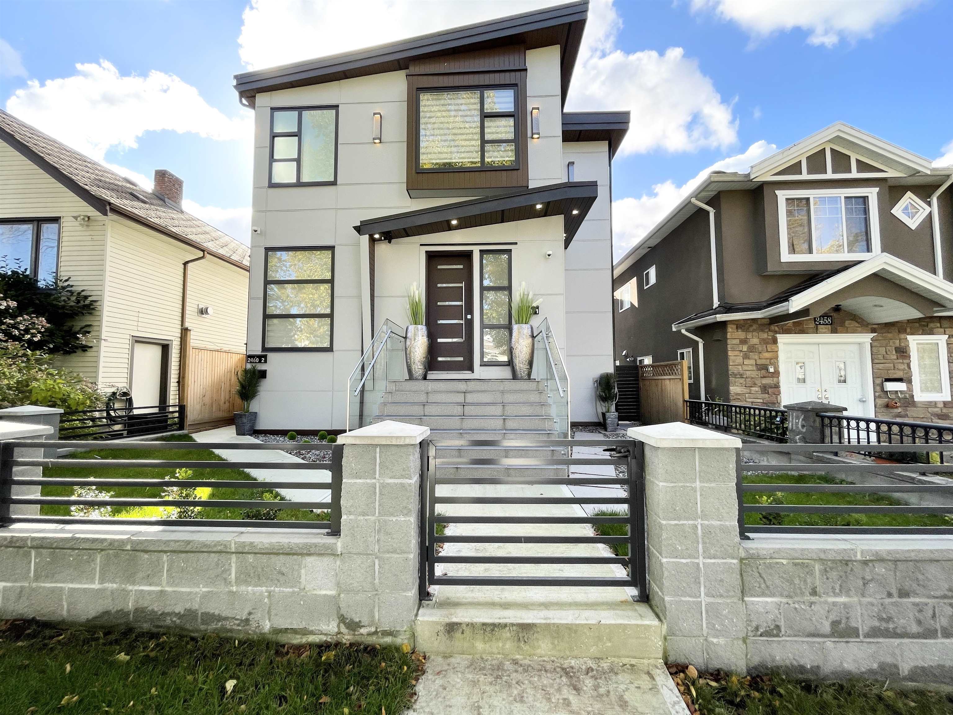 2460 East 19th Avenue, Vancouver, BC V5M 2R9
