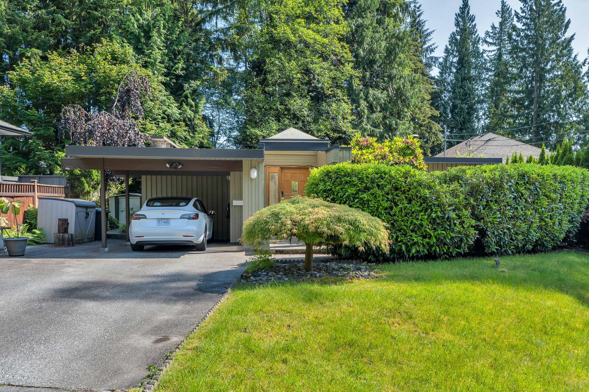 977 Belvedere Drive, North Vancouver, BC V7R 2C2