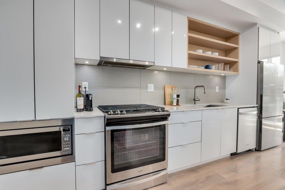 725 Marine Drive, North Vancouver, BC V7M 0G2