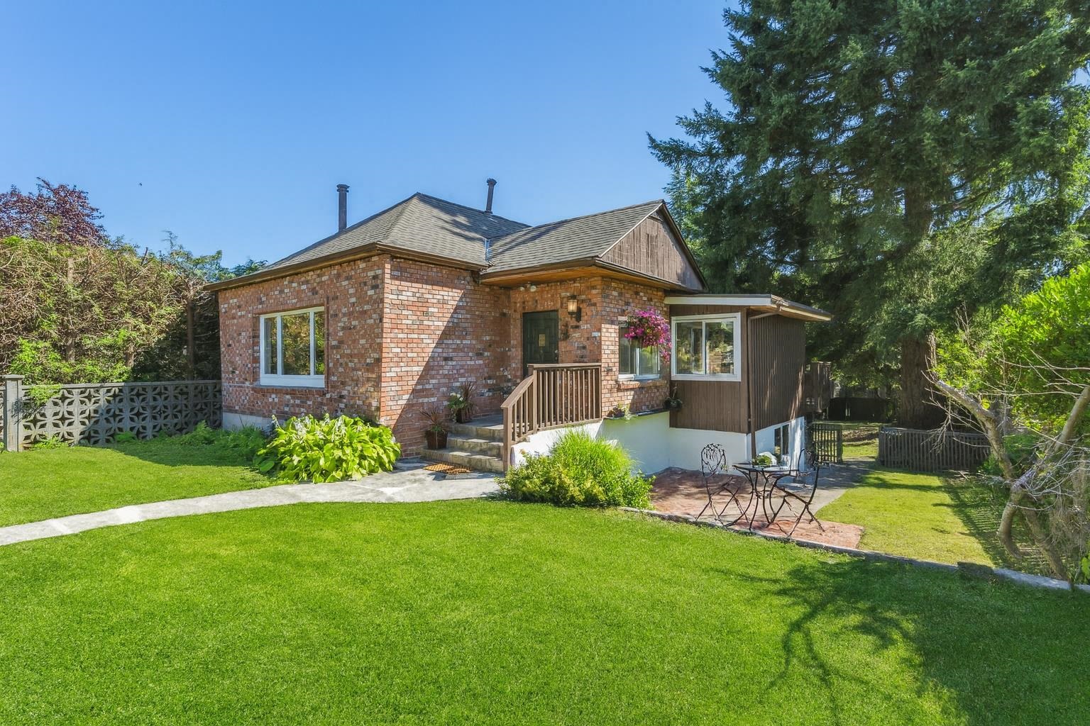 865 East 12th Street, North Vancouver, BC V7L 2L2