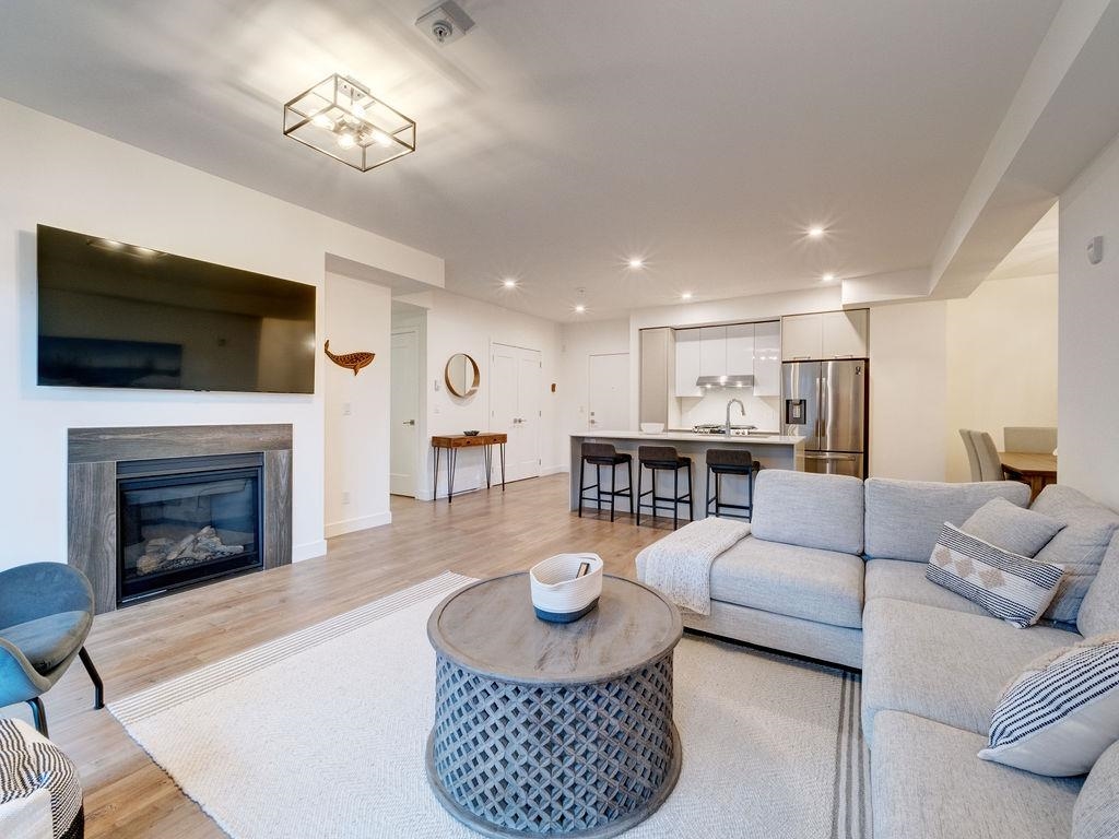 710 School Road #201, Gibsons, BC V0N 1V9