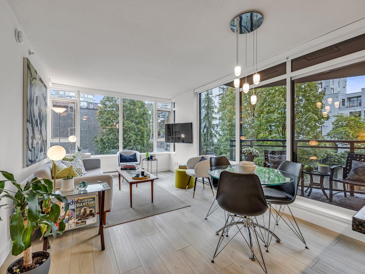 1650 West 7th Avenue #301, Vancouver, BC V6J 5N1