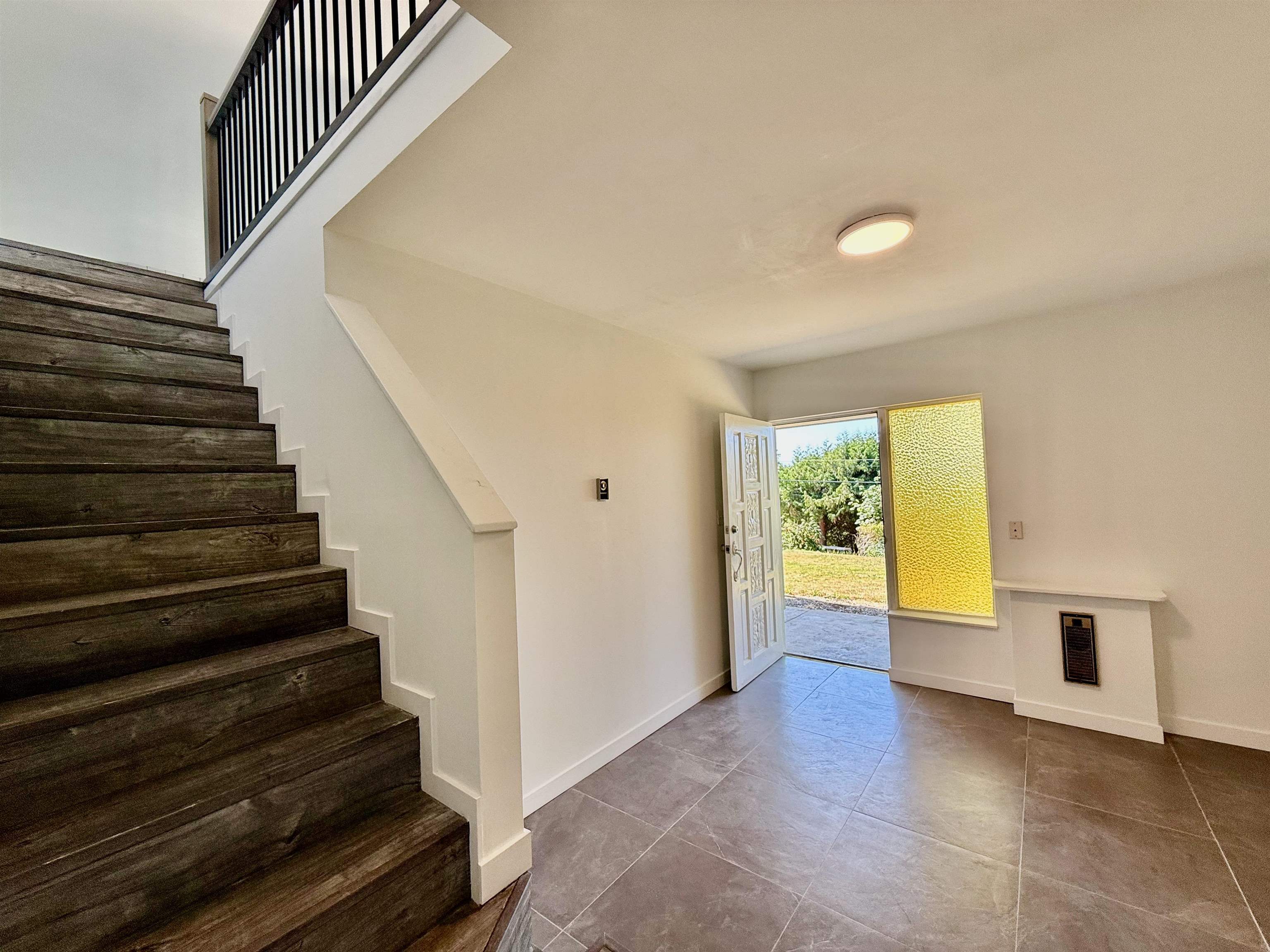 6472 Jasper Rd, Sechelt, BC V7Z 0S6