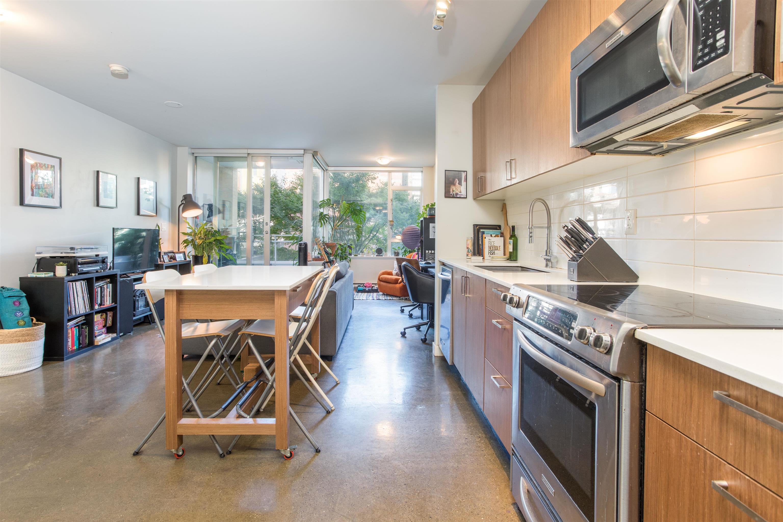 221 Union Street #310, Vancouver, BC V6A 0B4