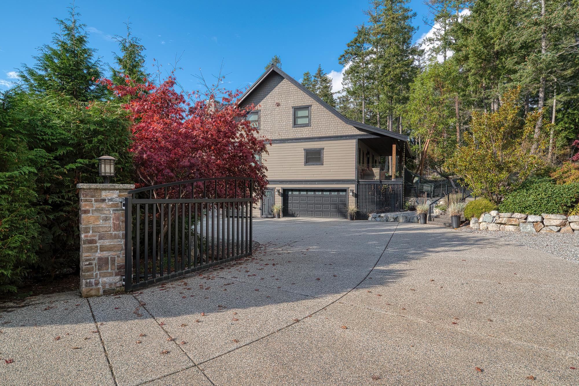 4253 Packalen Blvd, Garden Bay, BC V0N 1S1