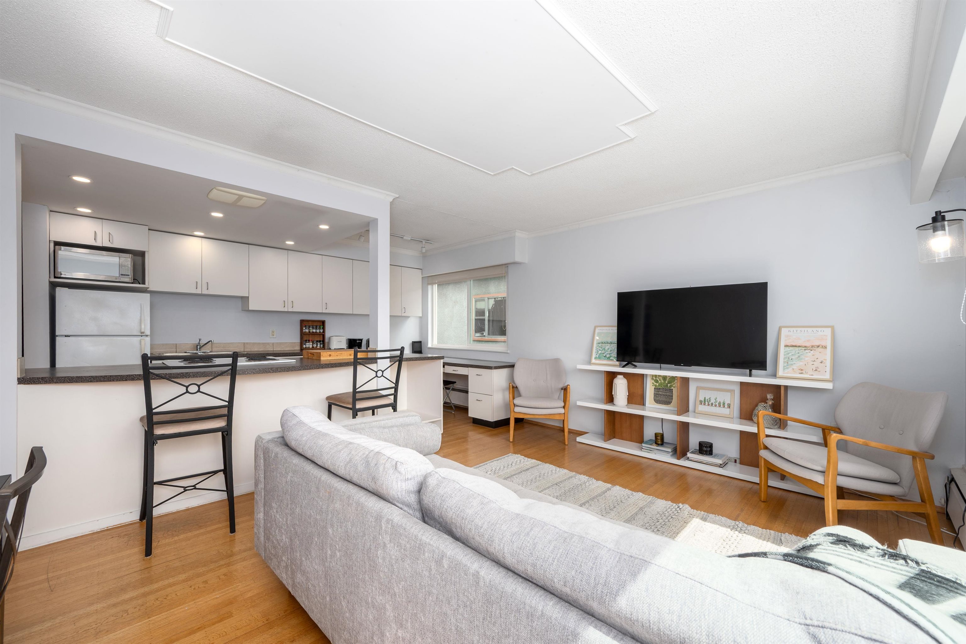 1235 West 10th Avenue #8, Vancouver, BC V6H 1J5