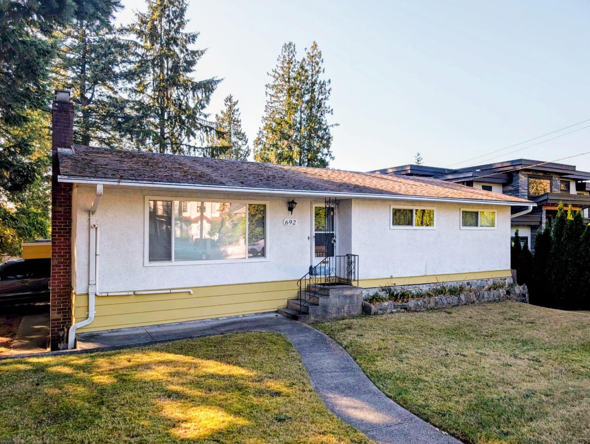 692 Blue Mountain Street, Coquitlam, BC V3J 4R9
