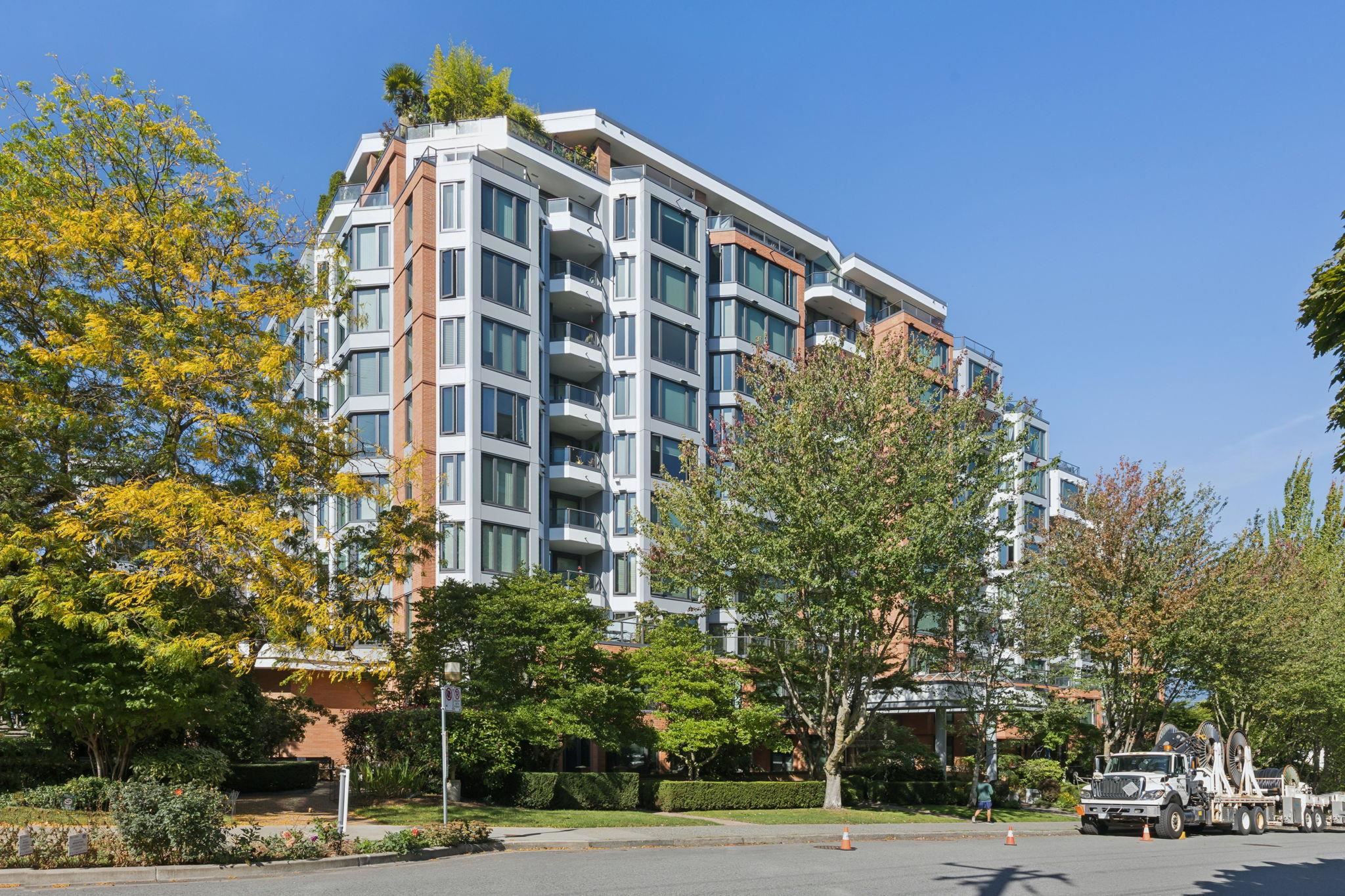 2201 Pine Street #609, Vancouver, BC V6J 5E7