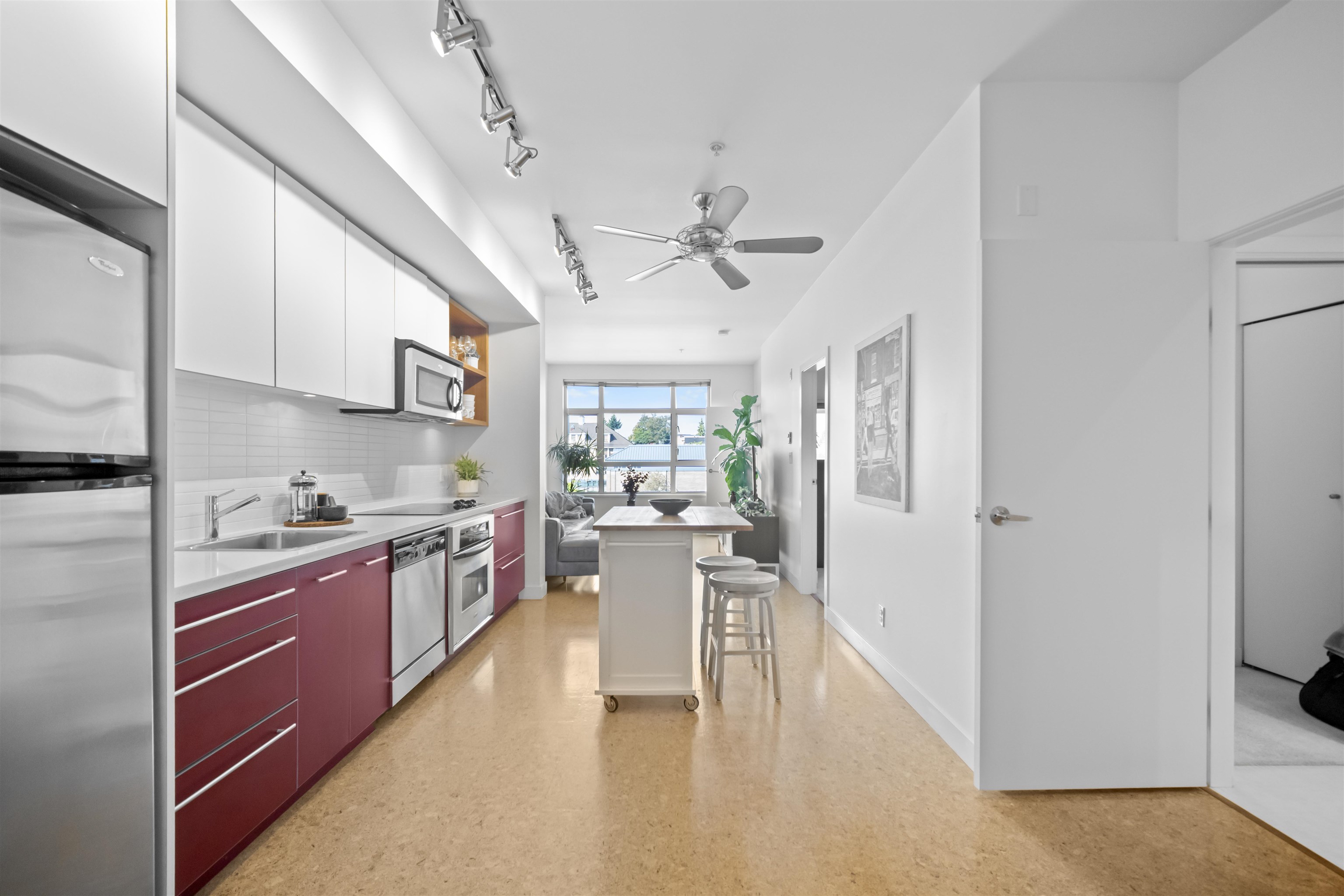 2828 Main Street #402, Vancouver, BC V5T 3G2
