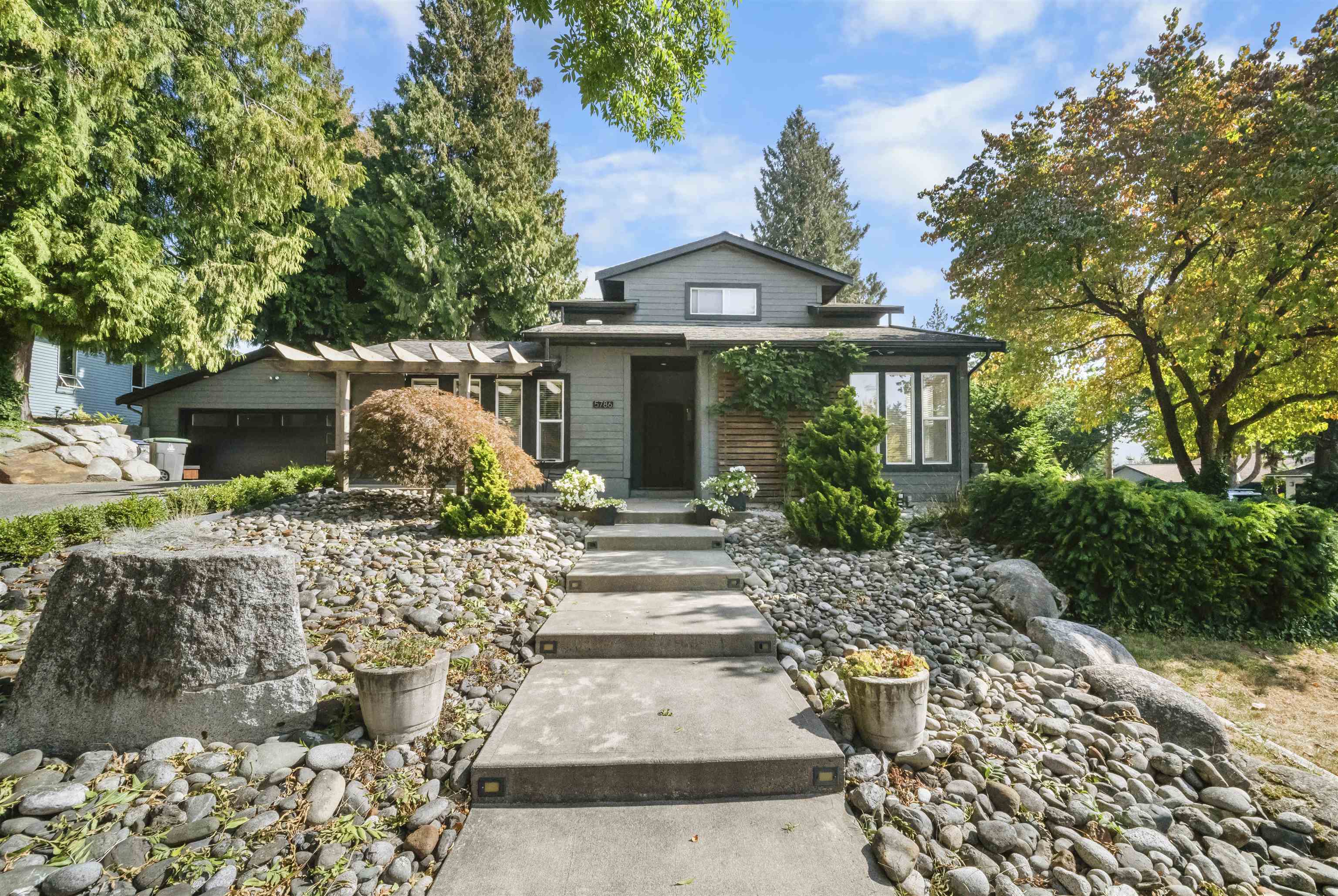 5786 Aberdeen Street, Surrey, BC V3S 4W2