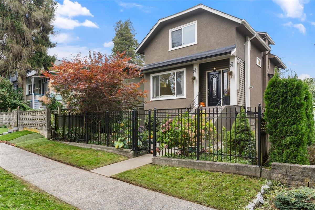 4833 Lanark Street, Vancouver, BC V5N 3S1
