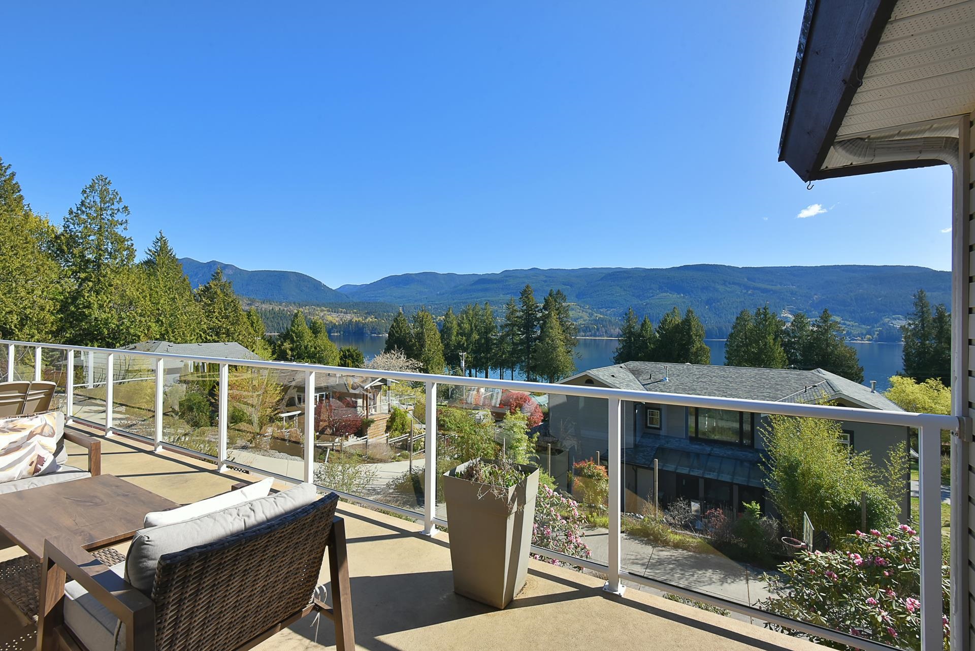 6274 Fairway Avenue, Sechelt, BC V7Z 0P8