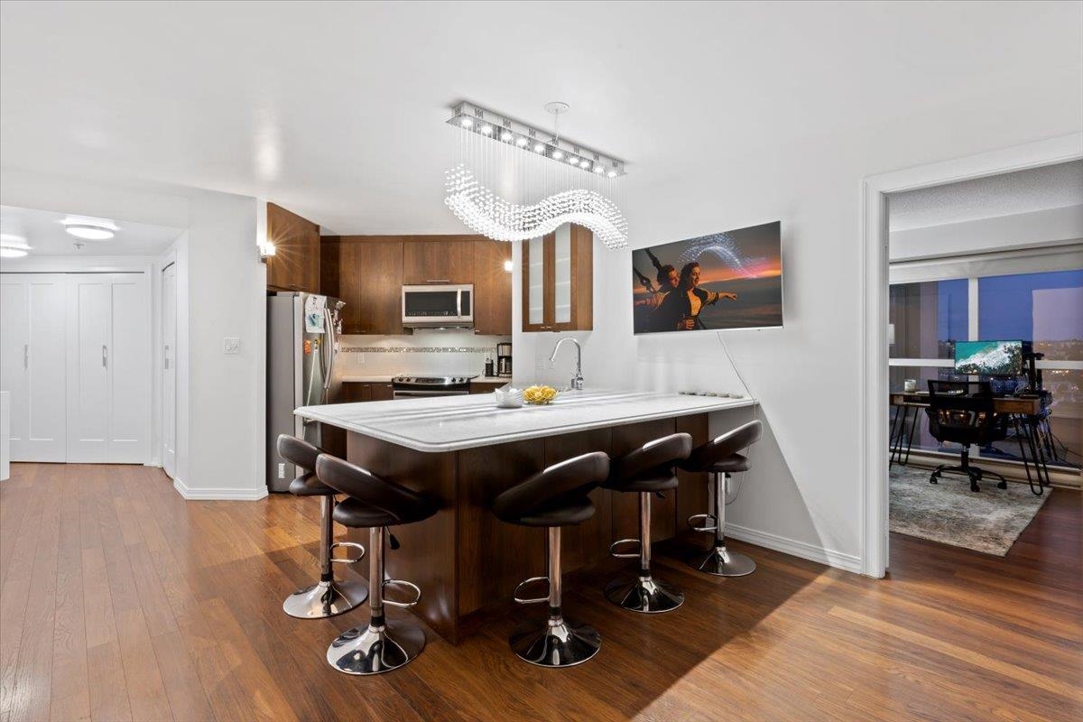 907 Beach Avenue #1401, Vancouver, BC V6Z 2R3