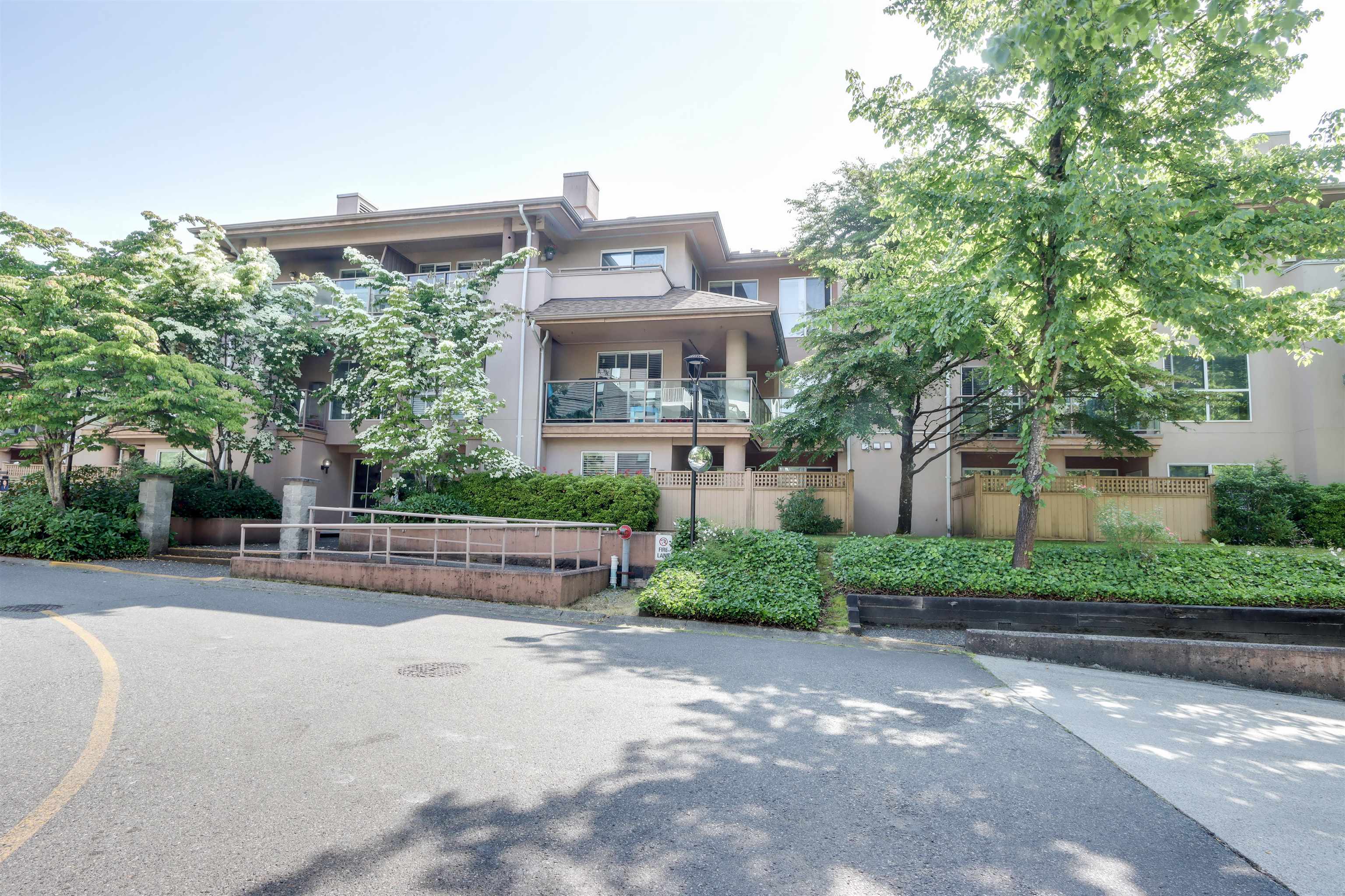 14998 101a Avenue #204, Surrey, BC V3R 0T1