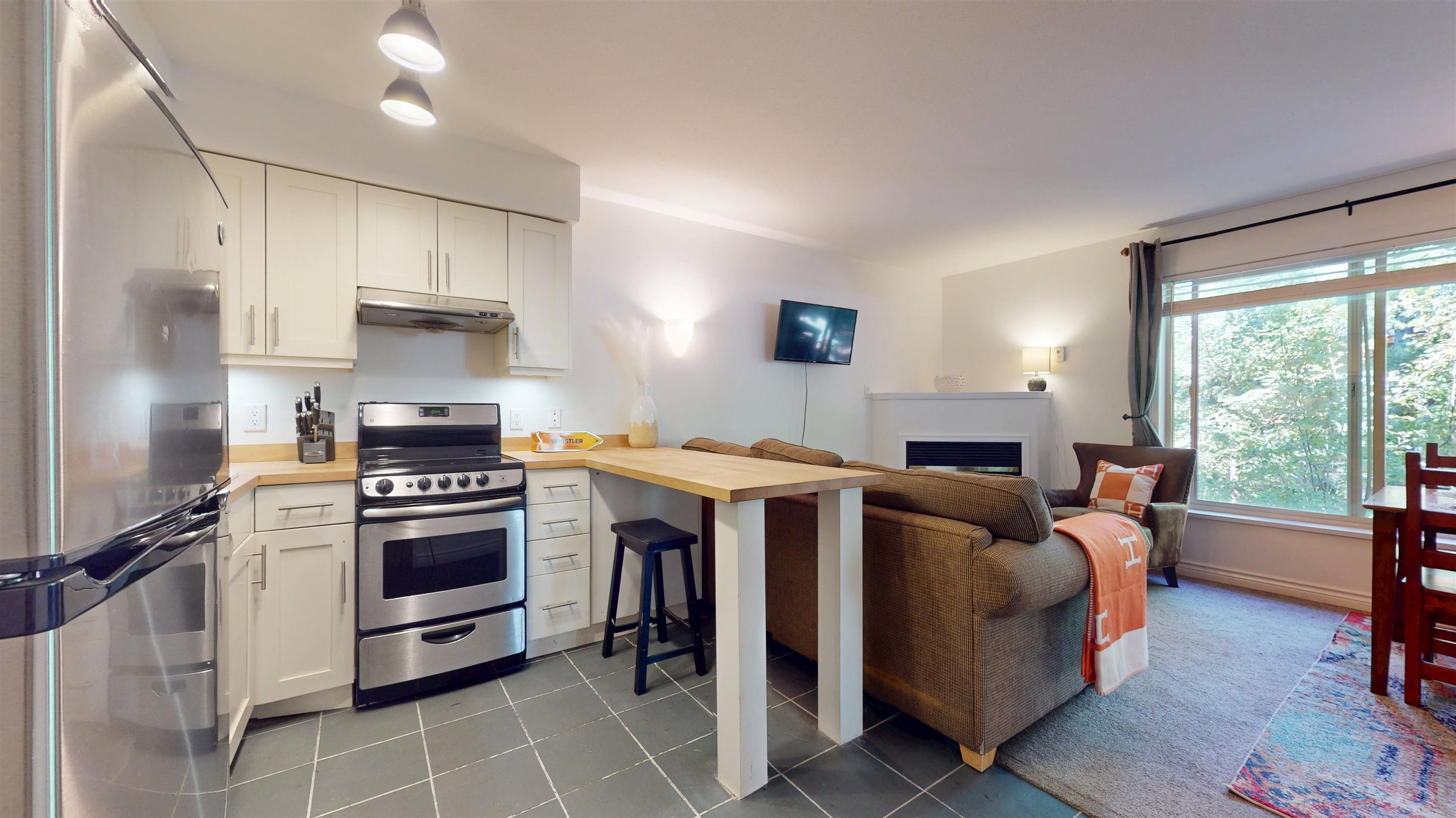 3070 Hillcrest Drive #101, Whistler, BC V8E 0V1