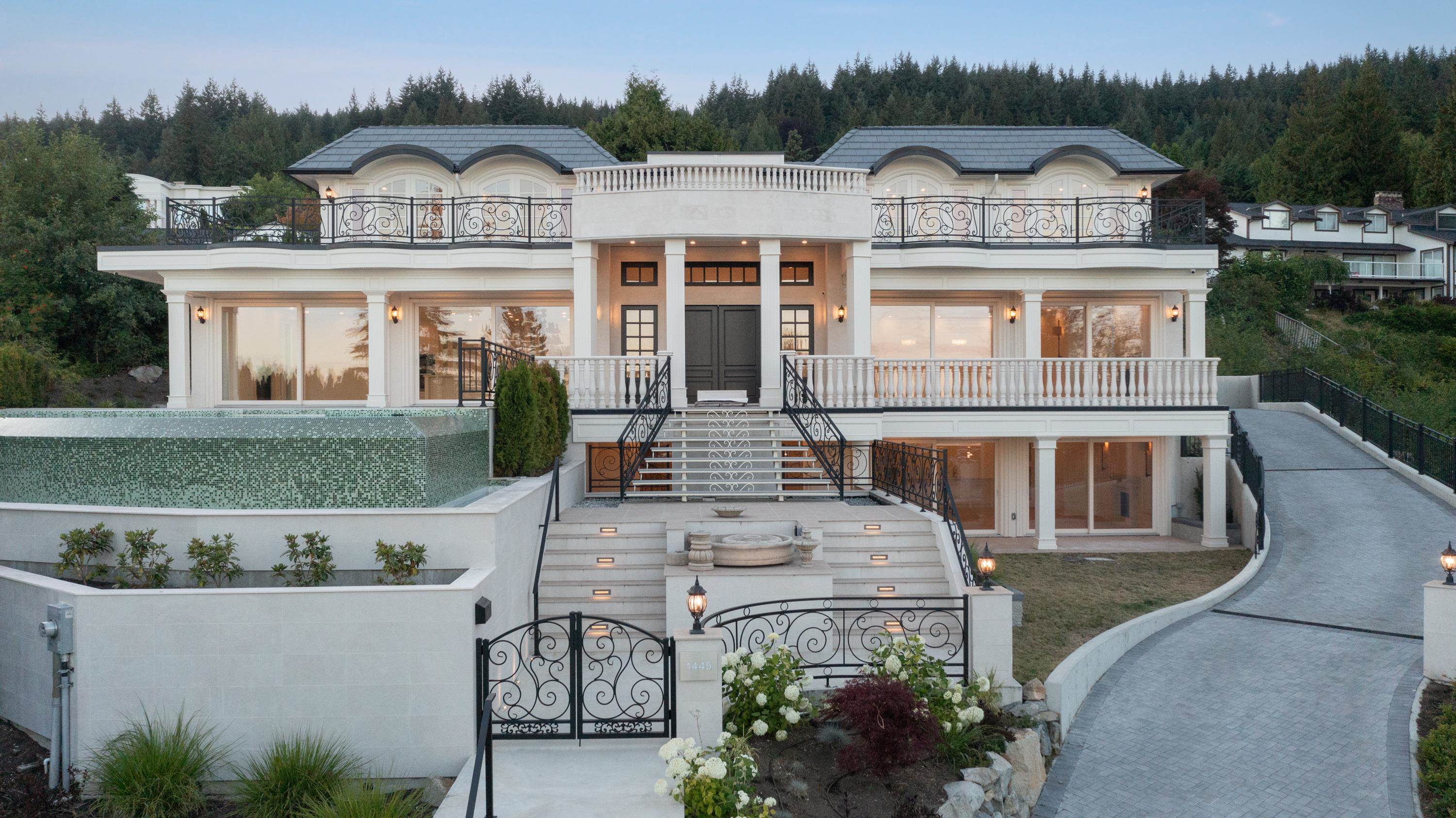 1445 Sandhurst Place, West Vancouver, BC V7S 2P4