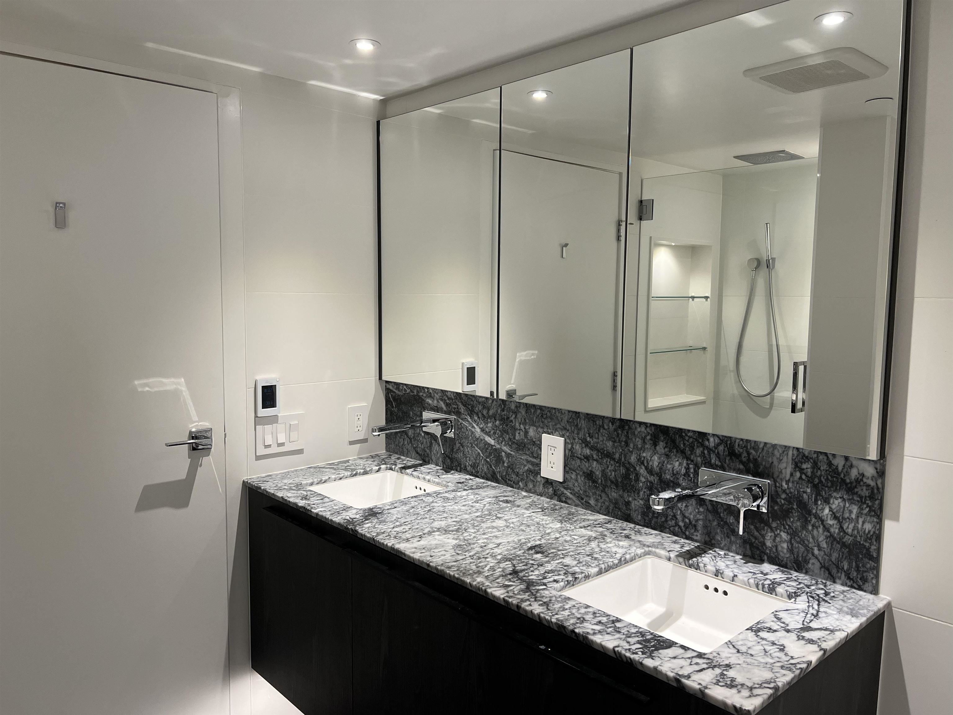 1111 Richards Street #2807, Vancouver, BC V6B 0S3