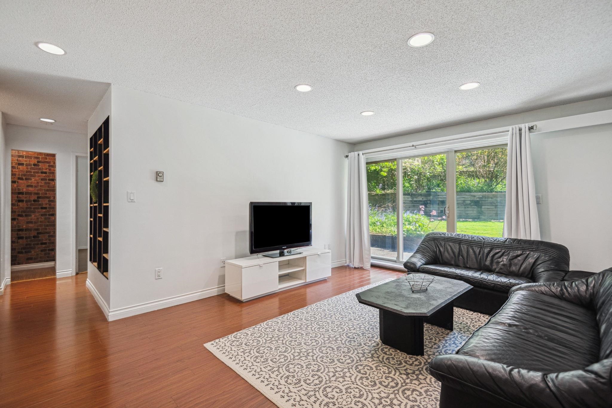 9857 Manchester Drive #101, Burnaby, BC V3N 4P5