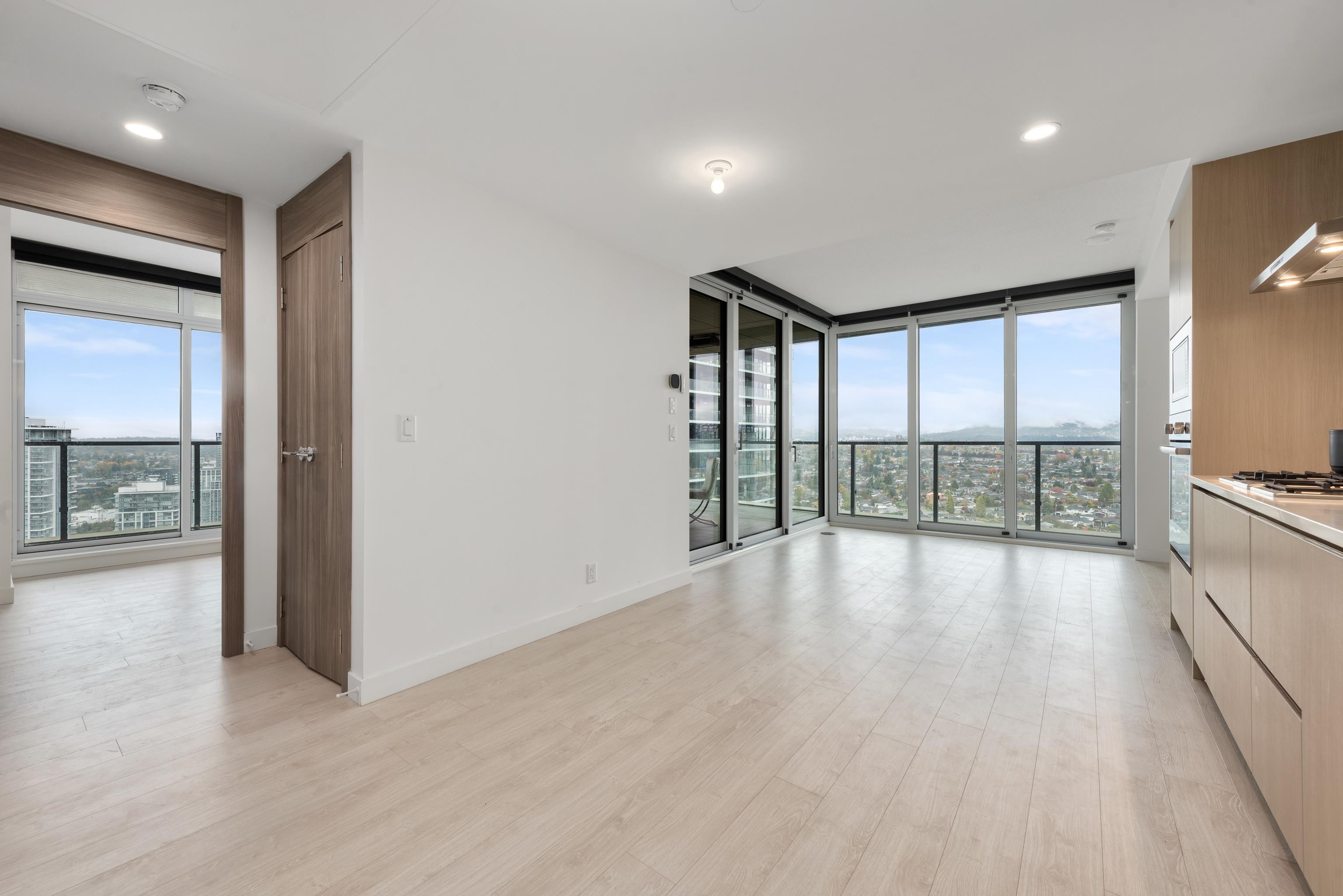 4890 Lougheed Hwy #3204, Burnaby, BC V5C 0N2