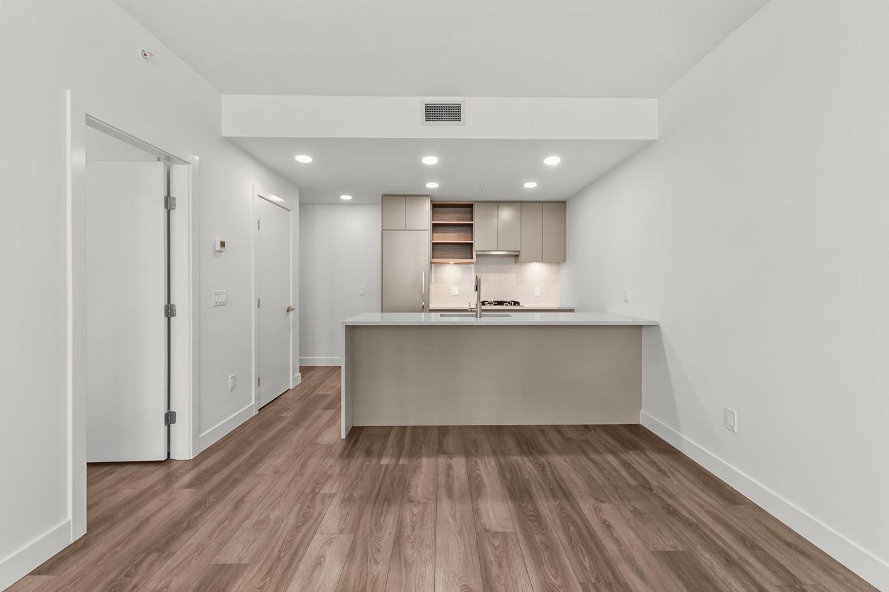 4433 Alaska Street #1201, Burnaby, BC V5C 5T3