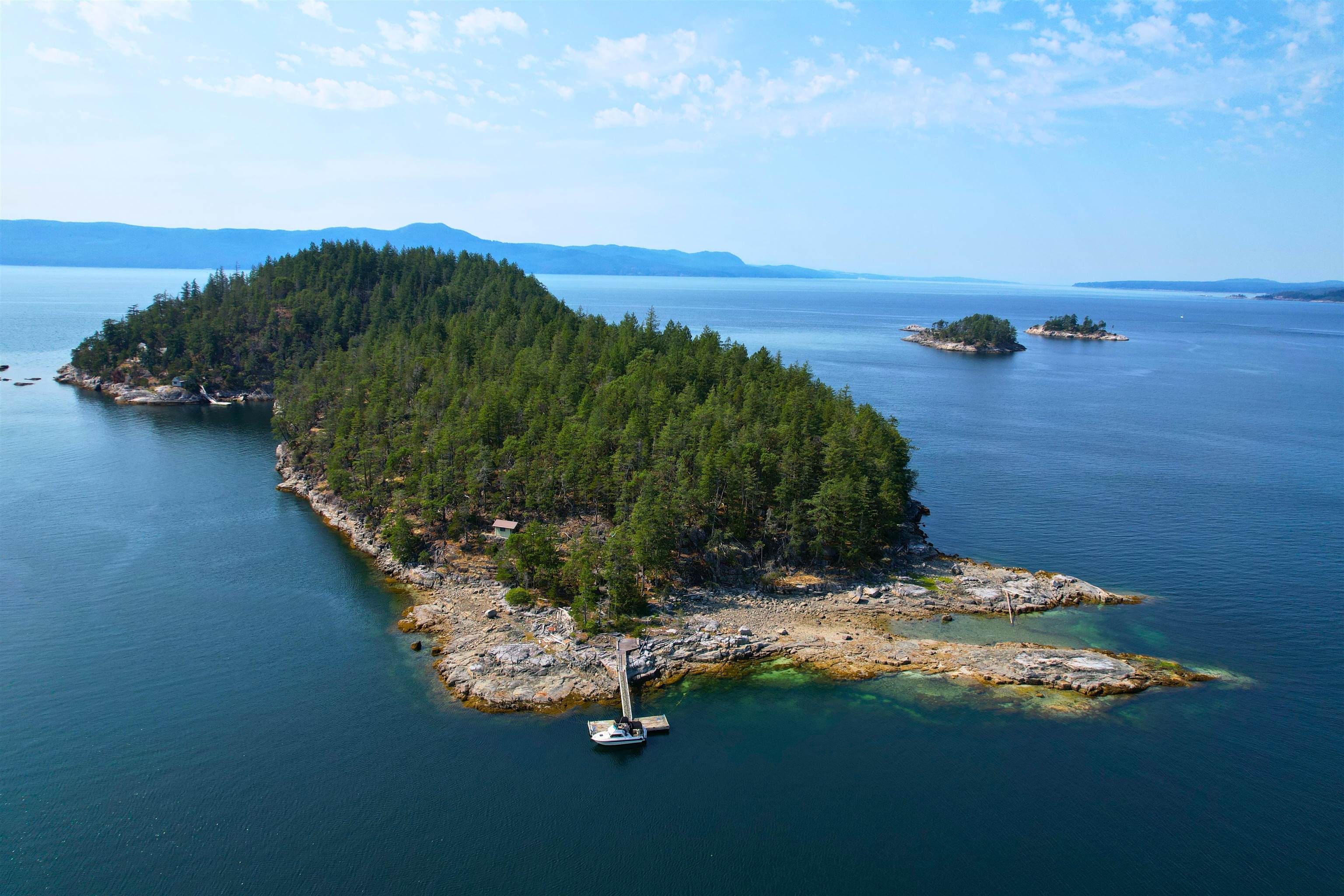 Lot A Kelly Island, Nelson Island, BC V8A 0N0