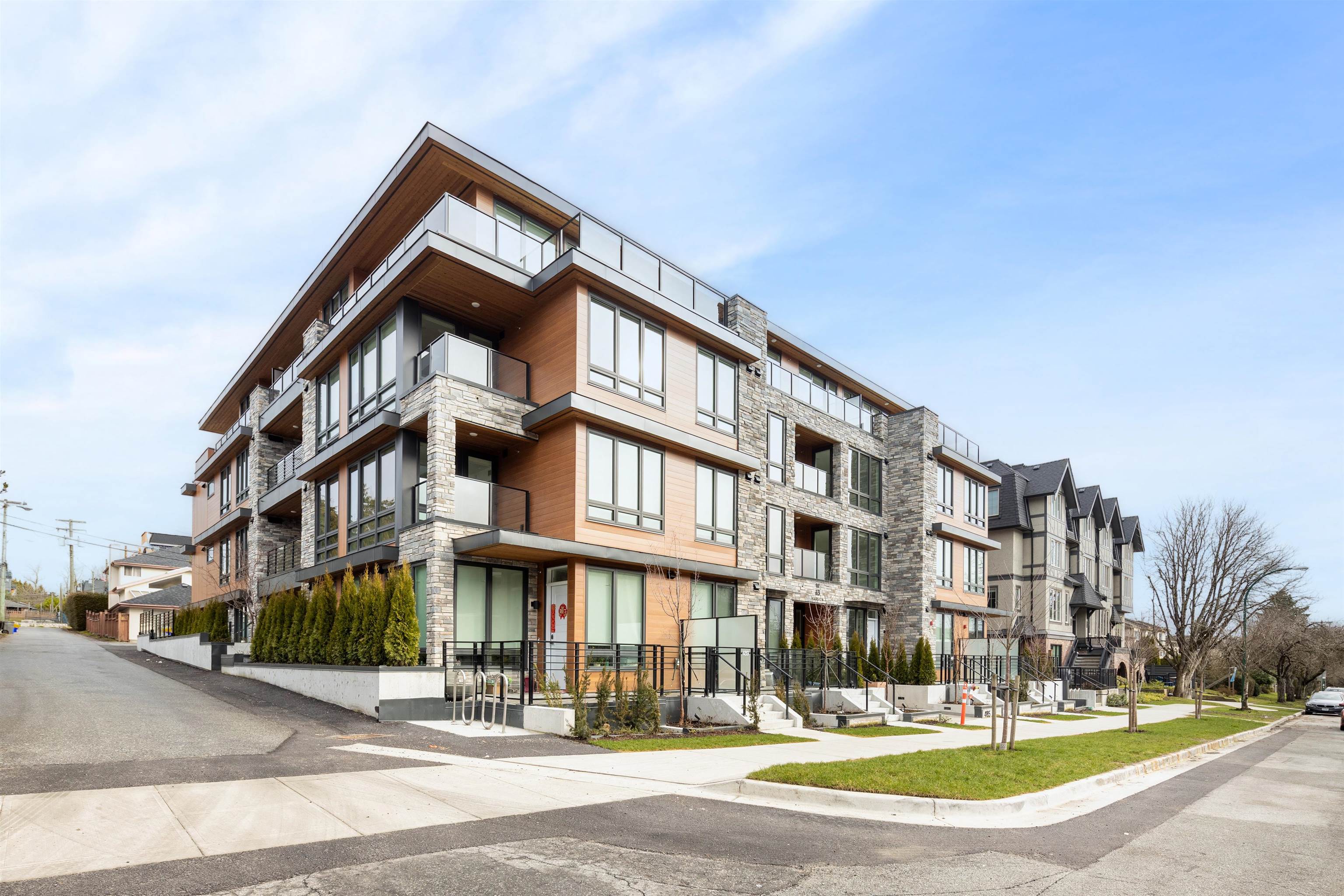 485 West 63rd Avenue #208, Vancouver, BC V5X 2J3