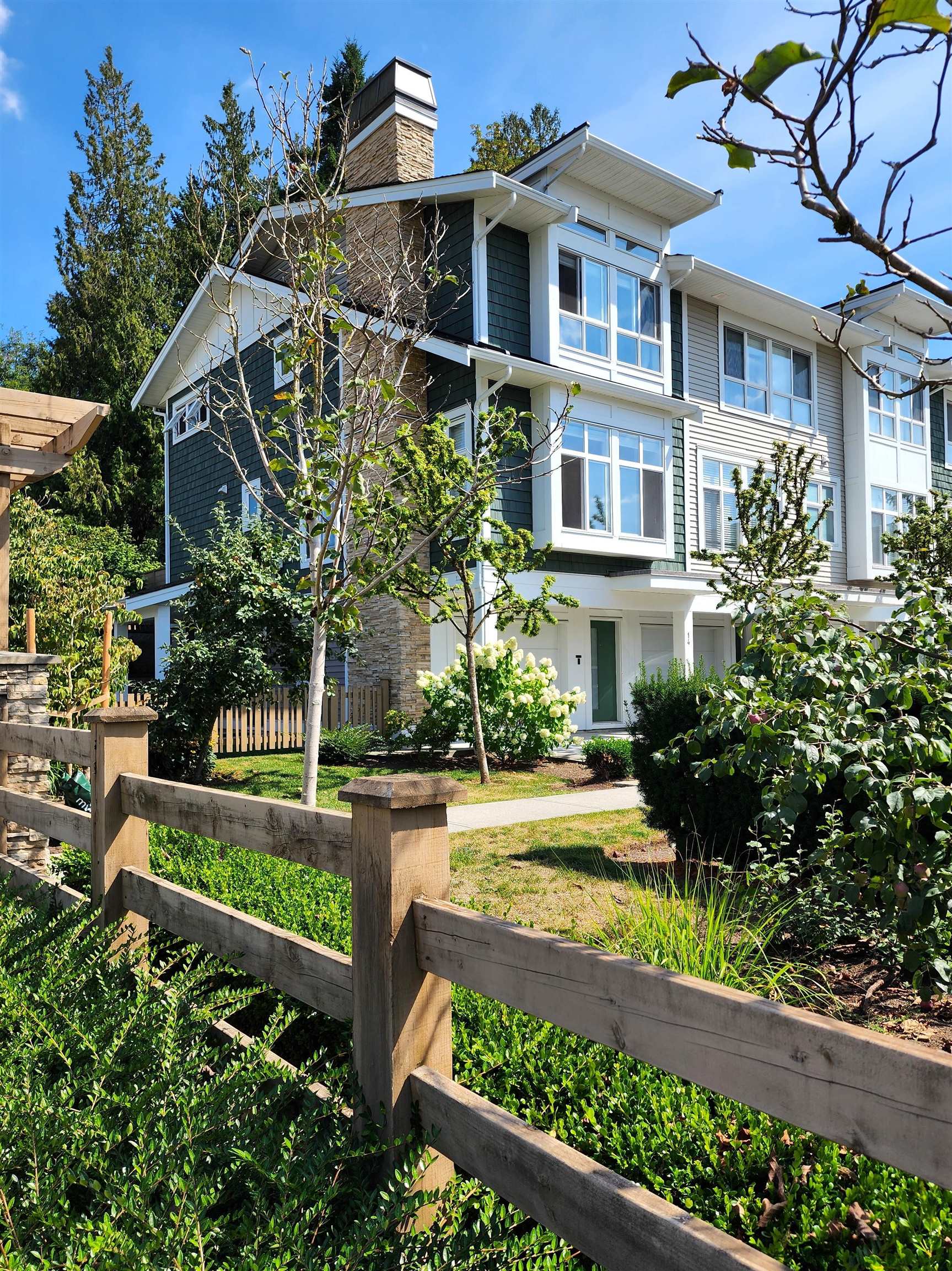 24108 104 Avenue #14, Maple Ridge, BC V2W 0J5