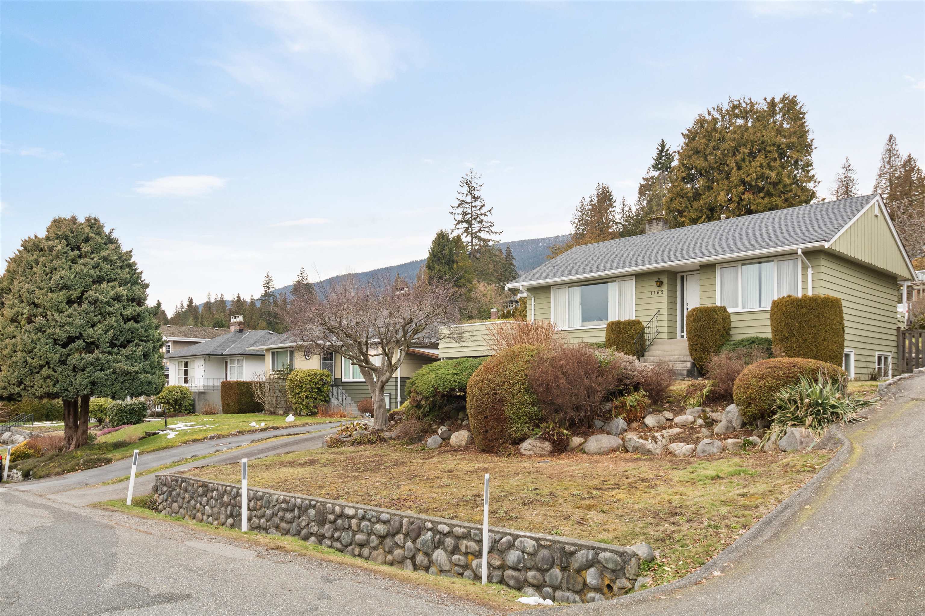 1165 Lawson Avenue, West Vancouver, BC V7T 2E4