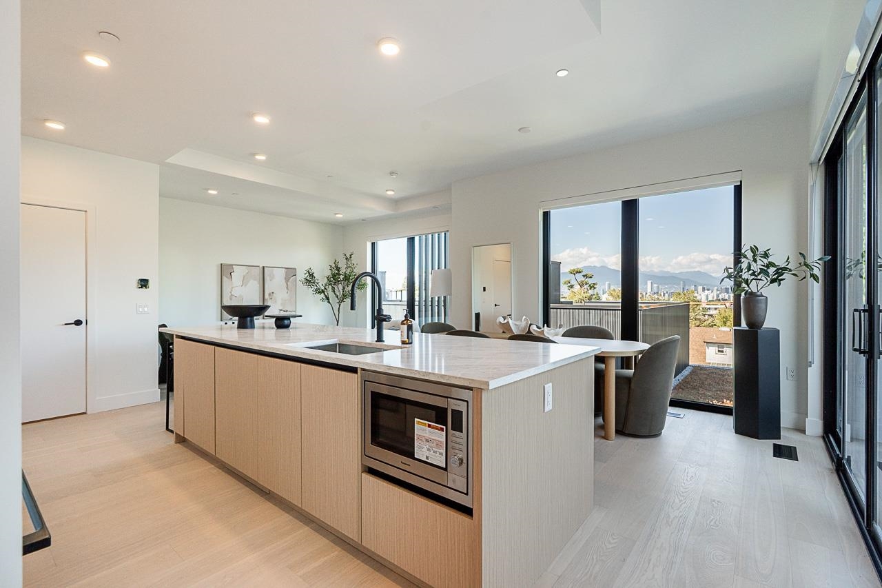 539 West 28th Avenue #202, Vancouver, BC V5Z 2H2