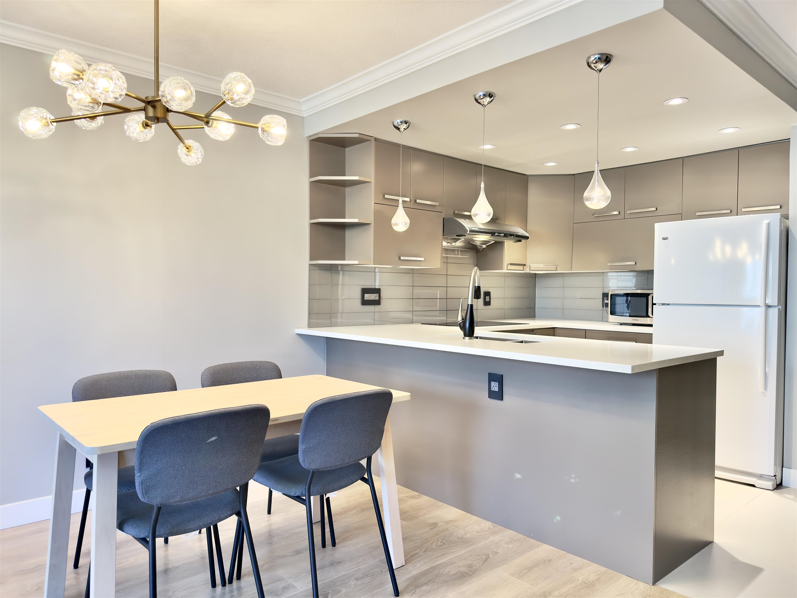 2140 Briar Avenue #209, Vancouver, BC V6L 3E3
