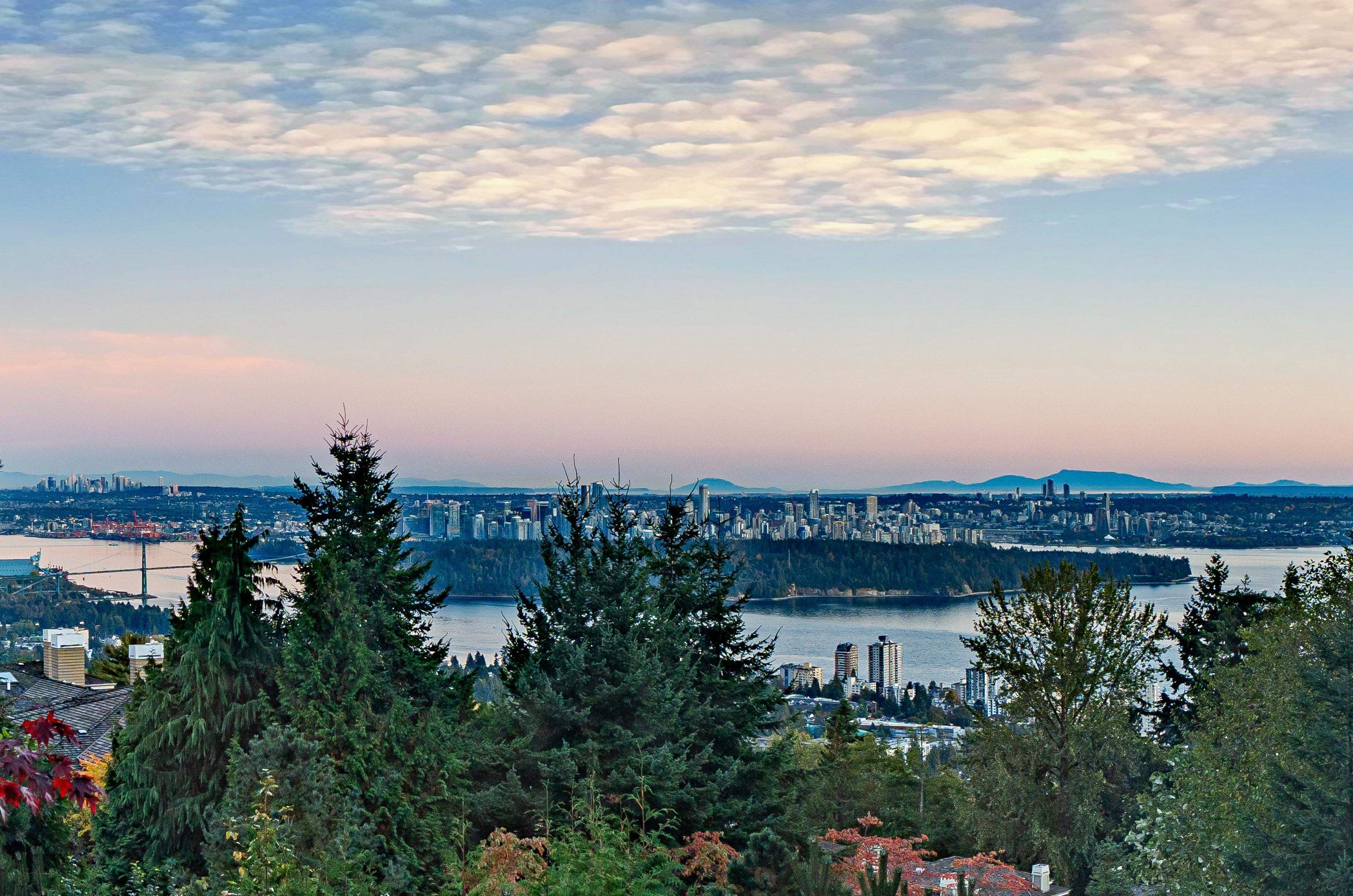 2398 Constantine Place, West Vancouver, BC V7S 3H7