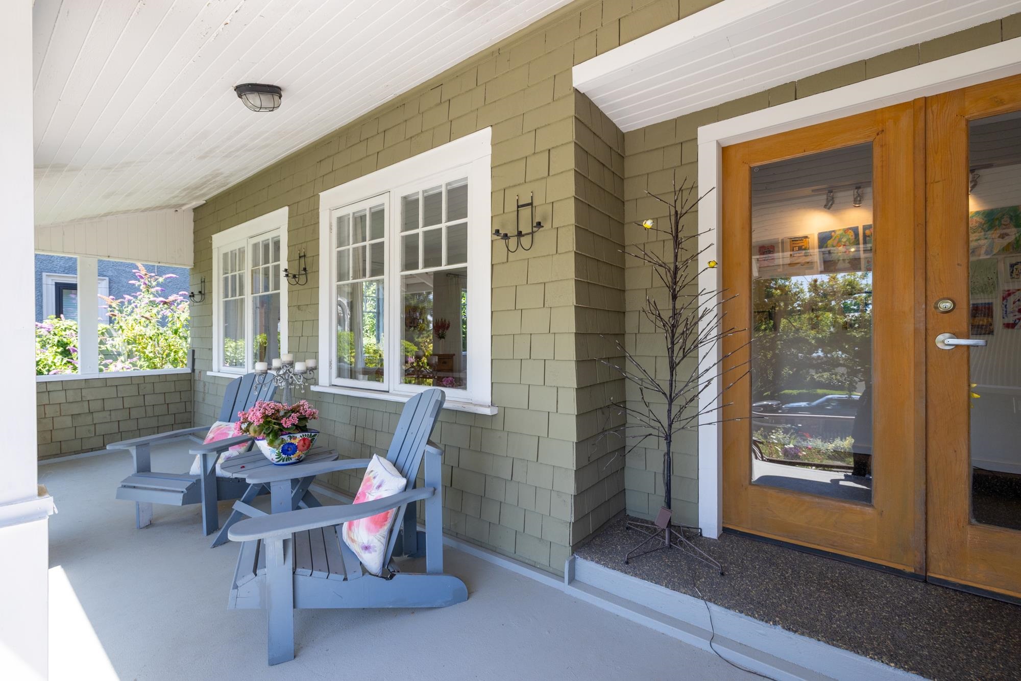 2433 Mathers Avenue, West Vancouver, BC V7V 2H9