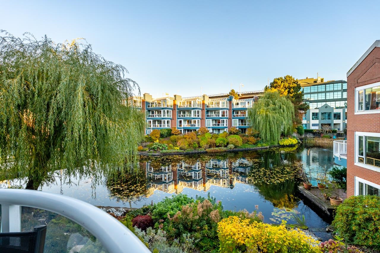 1551 Mariner Walk #204, Vancouver, BC V6J 4X9