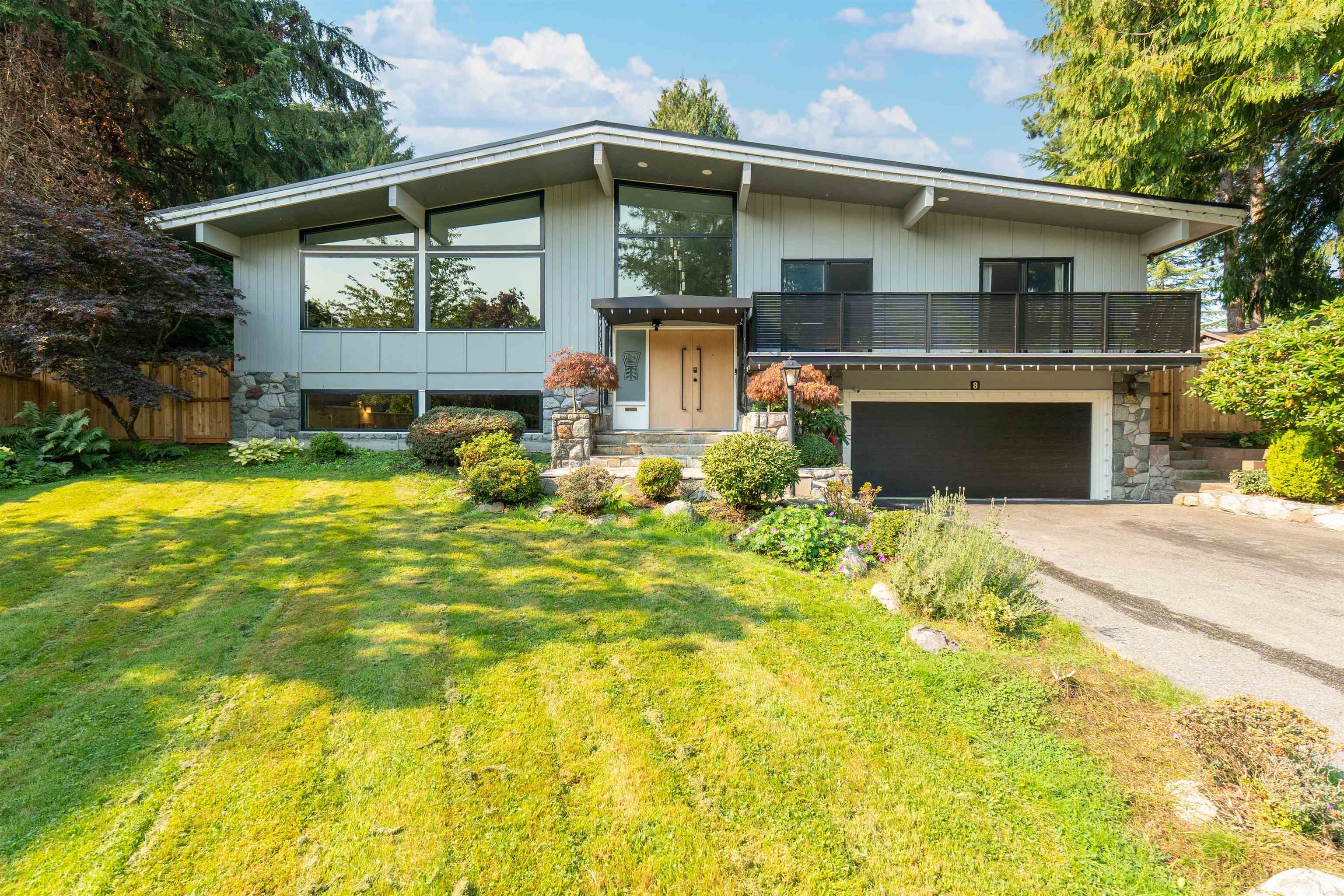 8 Halss Crescent, Vancouver, BC V6N 3N2