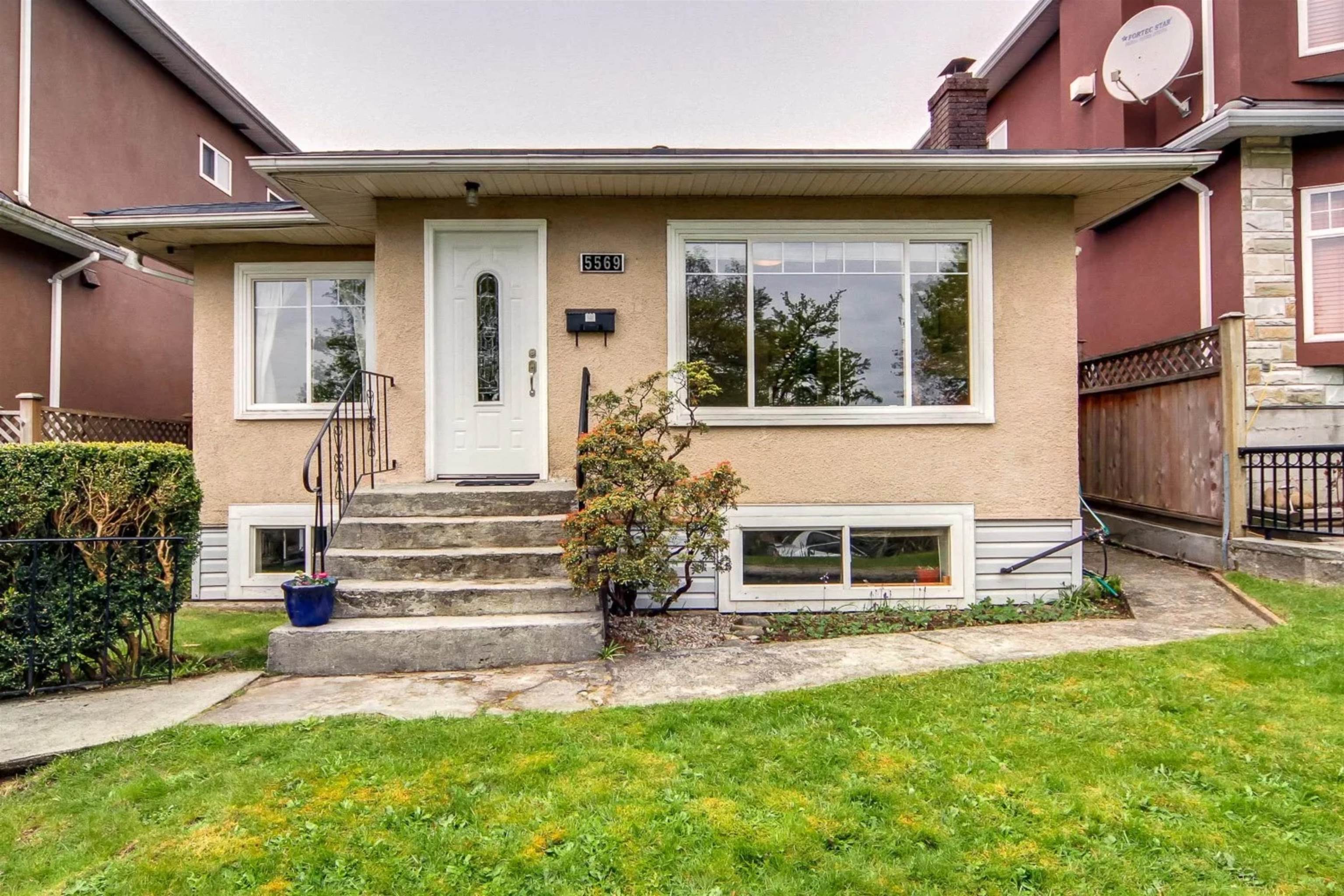 5569 Culloden Street, Vancouver, BC V5W 3R9