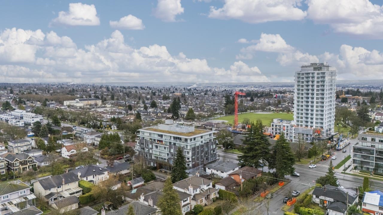 5693 Elizabeth Street #408, Vancouver, BC V5Y 3K1