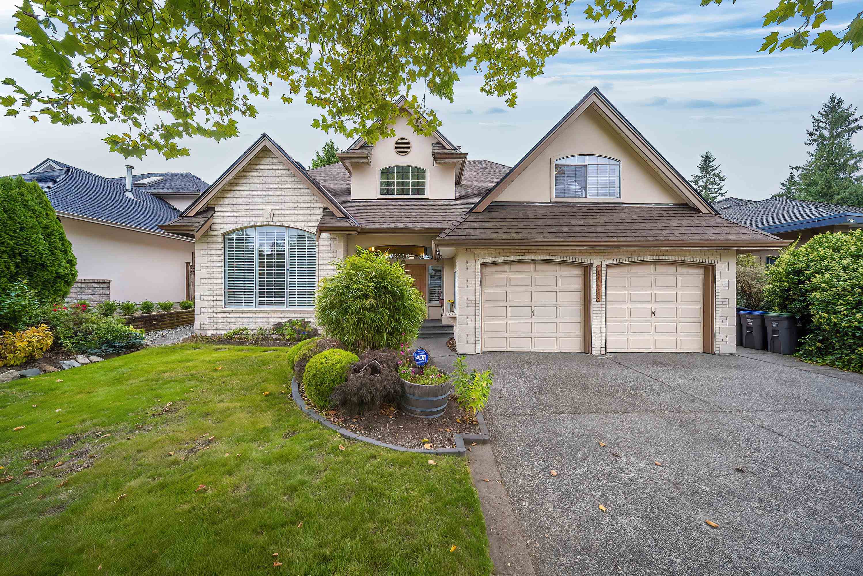 25a Avenue, Surrey, BC V4P 1N8