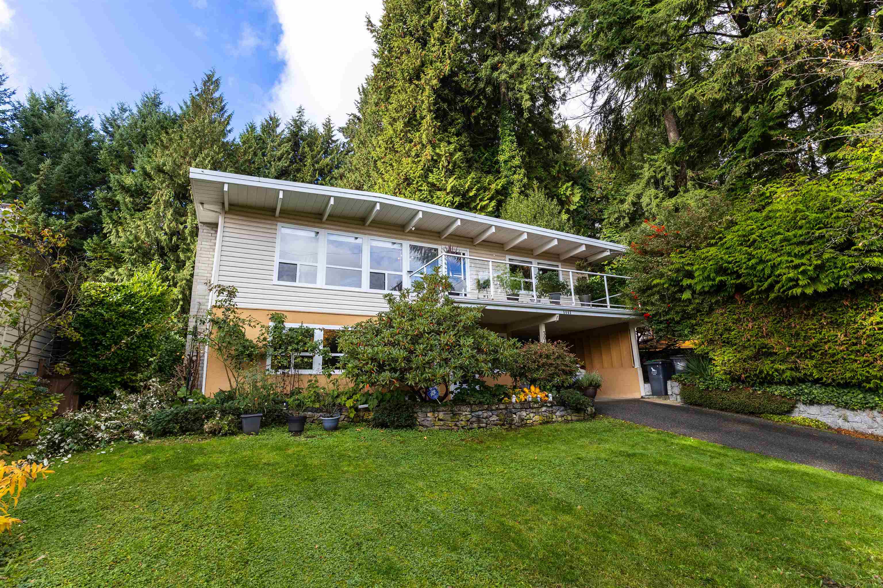 3063 Royal Avenue, North Vancouver, BC V7K 1Y6