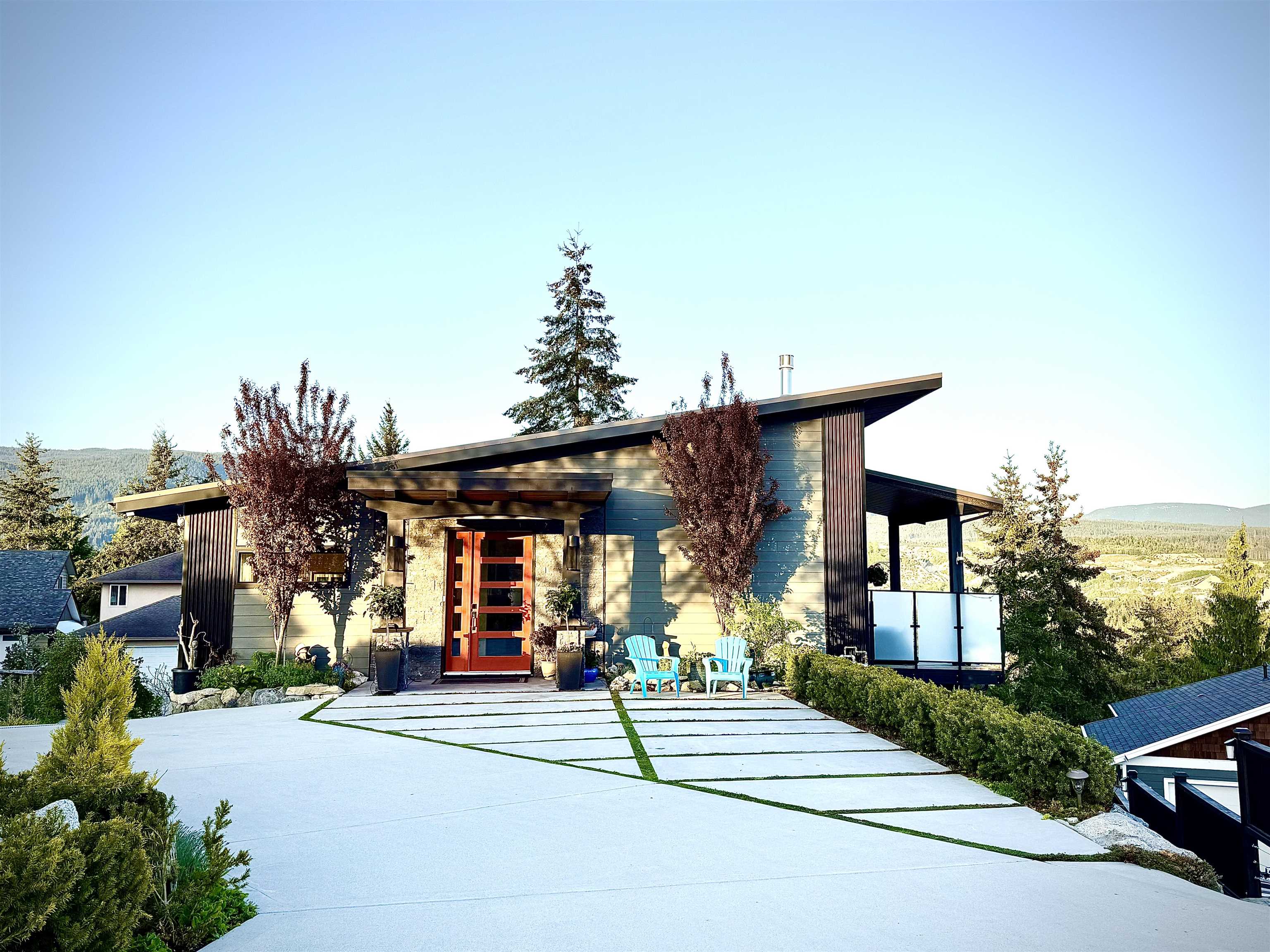 5769 Gennis Way, Sechelt, BC V7Z 0N8