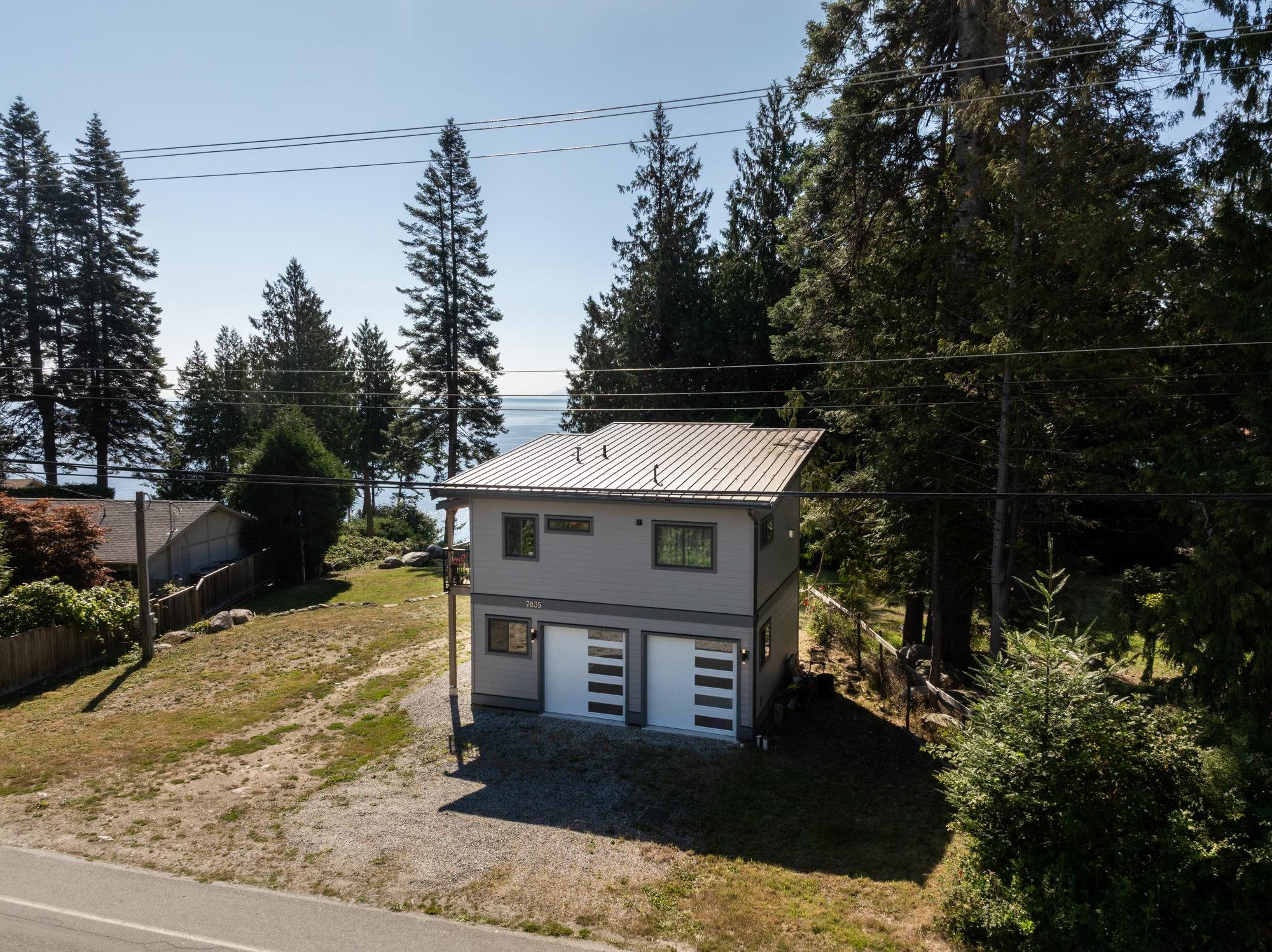 7835 Redrooffs Rd, Halfmoon Bay, BC V7Z 1A4