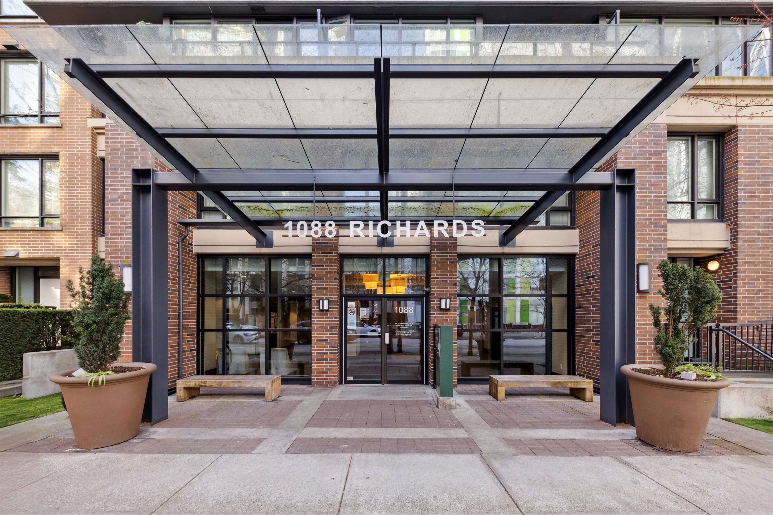 1088 Richards Street #811, Vancouver, BC V6B 0J8