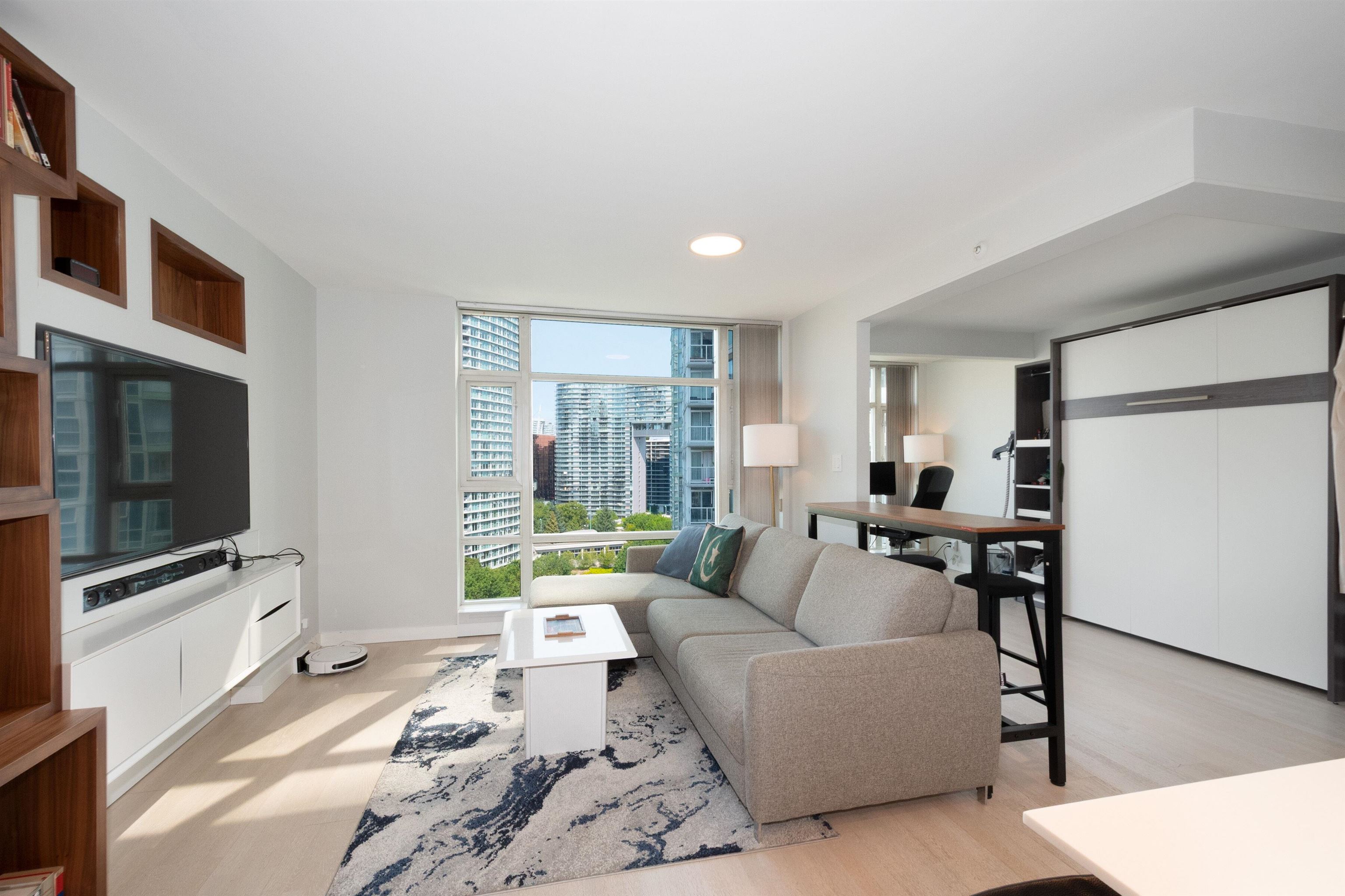 198 Aquarius Mews #1703, Vancouver, BC V6Z 2Y4